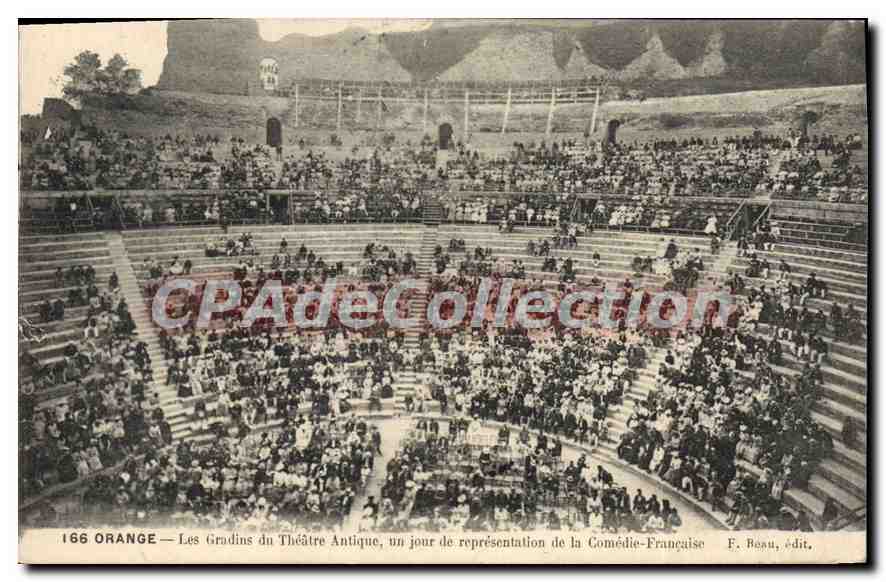 Orange — Les Gradins du Théâtre Antique, un jour de représentation de la Comédie-Française — F. Beau, édit.