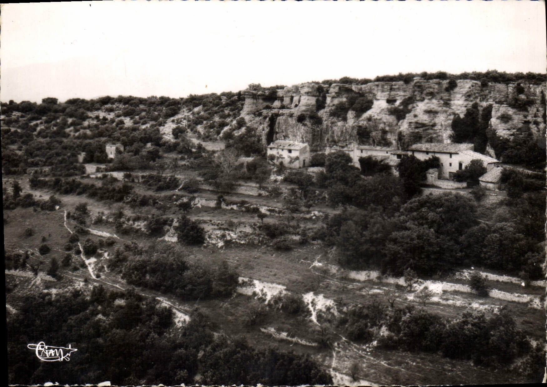 Le Bauxet (Vaucluse) — Vue aérienne - Hameau de St-Gens et les Rochers Champignons — Éditions Aériennes