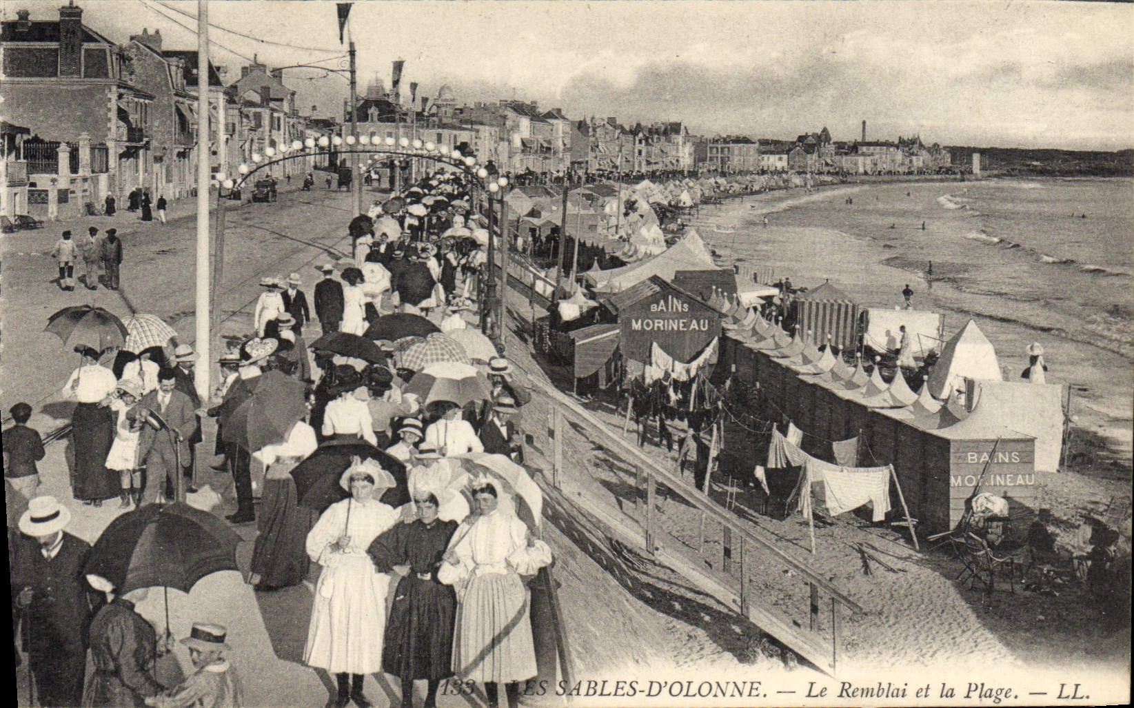 Les Sables-d'Olonne — Le Remblai et la Plage — LL.