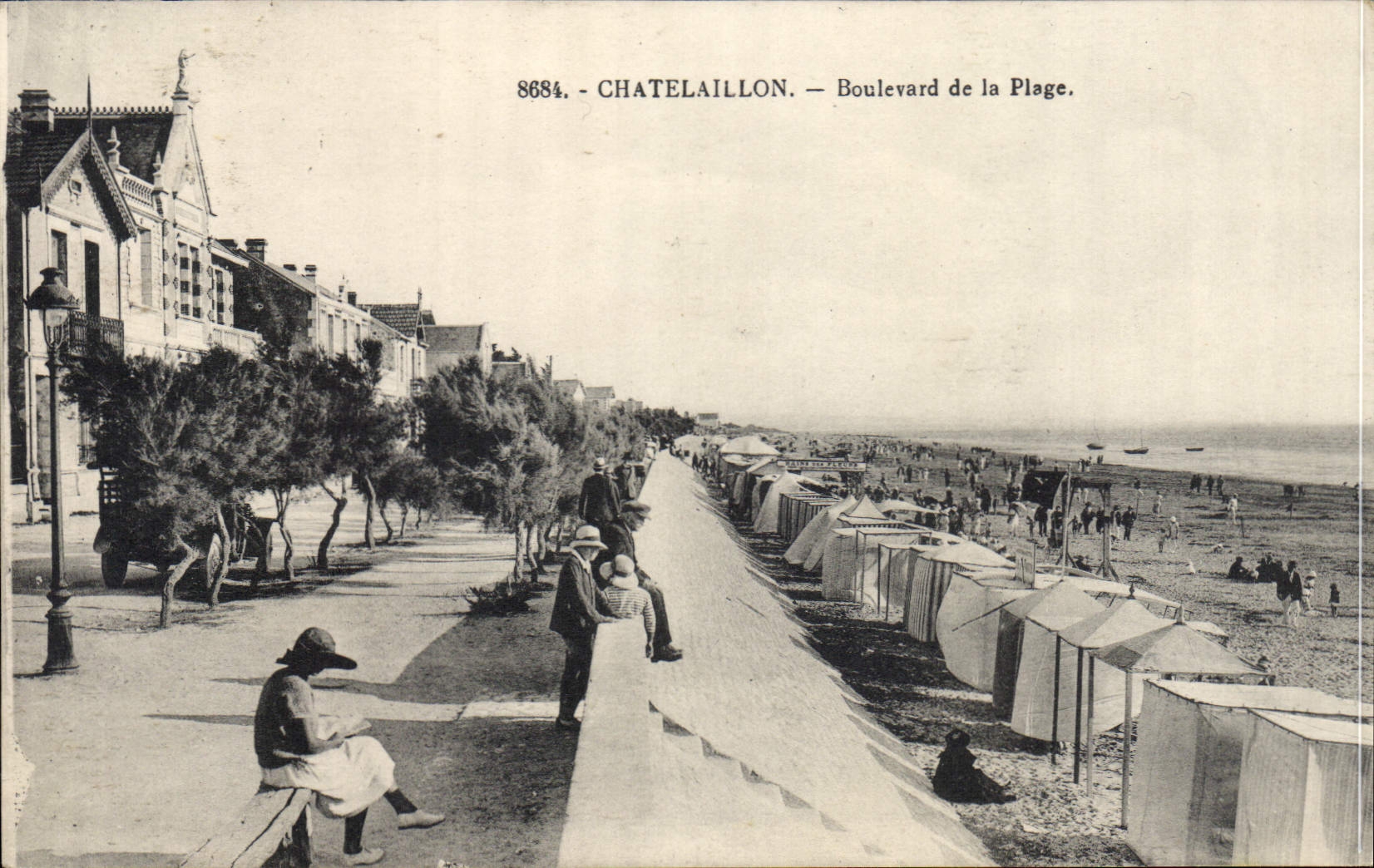 Châtelaillyon — Boulevard de la Plage — éditeur Raymond Bergévin, n° 8684
