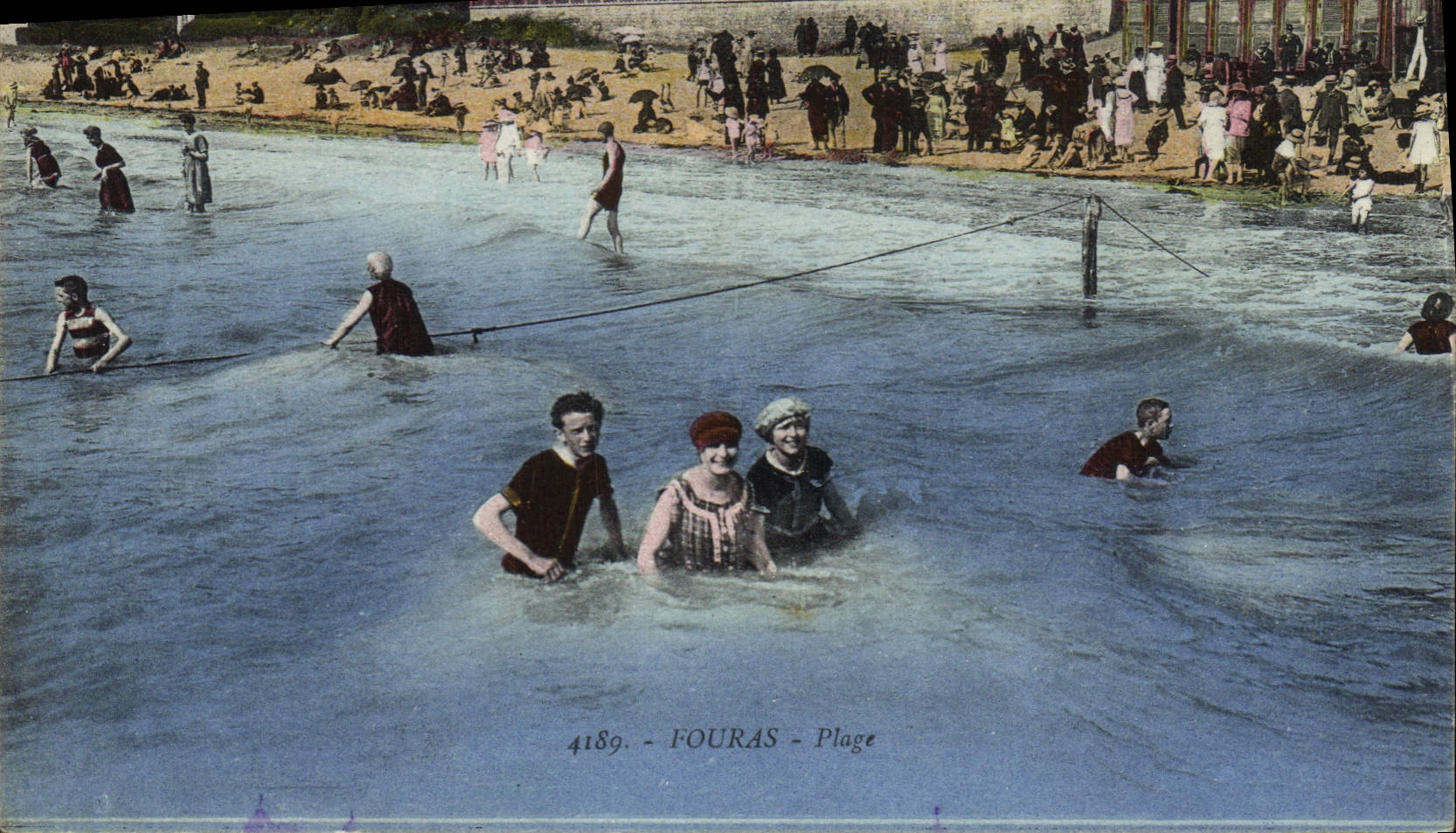 Fouras - Plage — vue de baigneurs et promeneurs — éditeur anonyme, n° 4189
