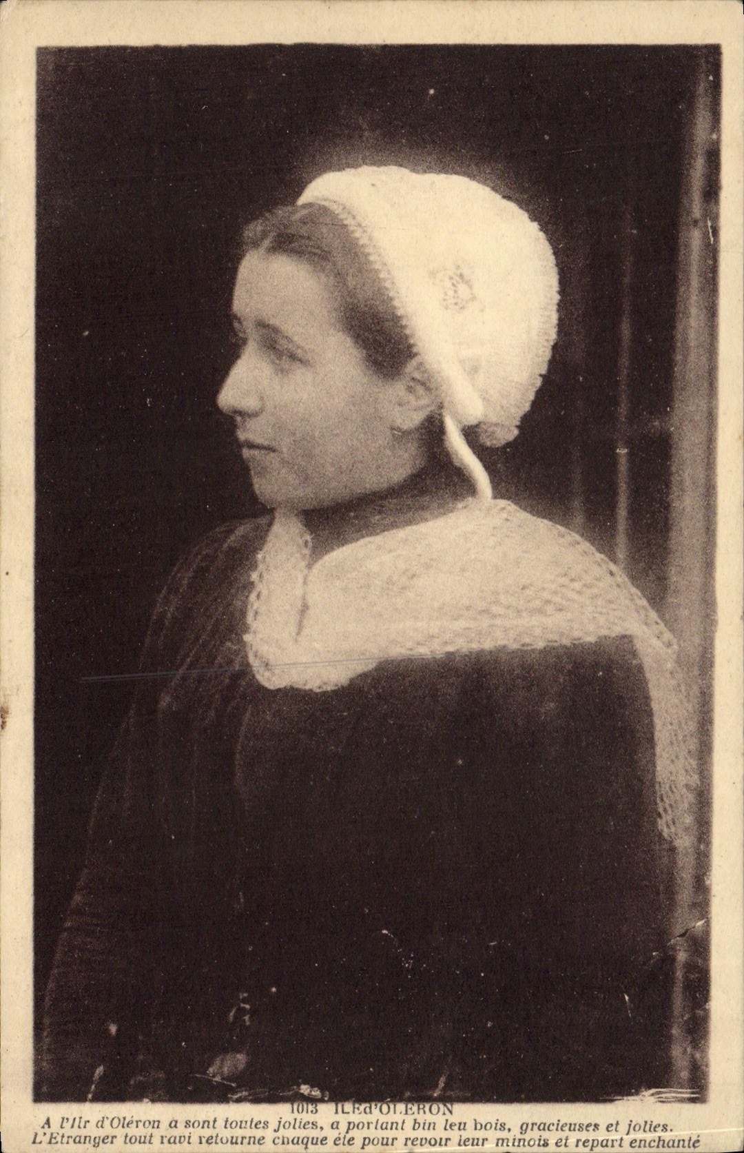 Jeune femme d'Île-d'Oléron — portrait — R. Bergevin, La Rochelle, n°1013