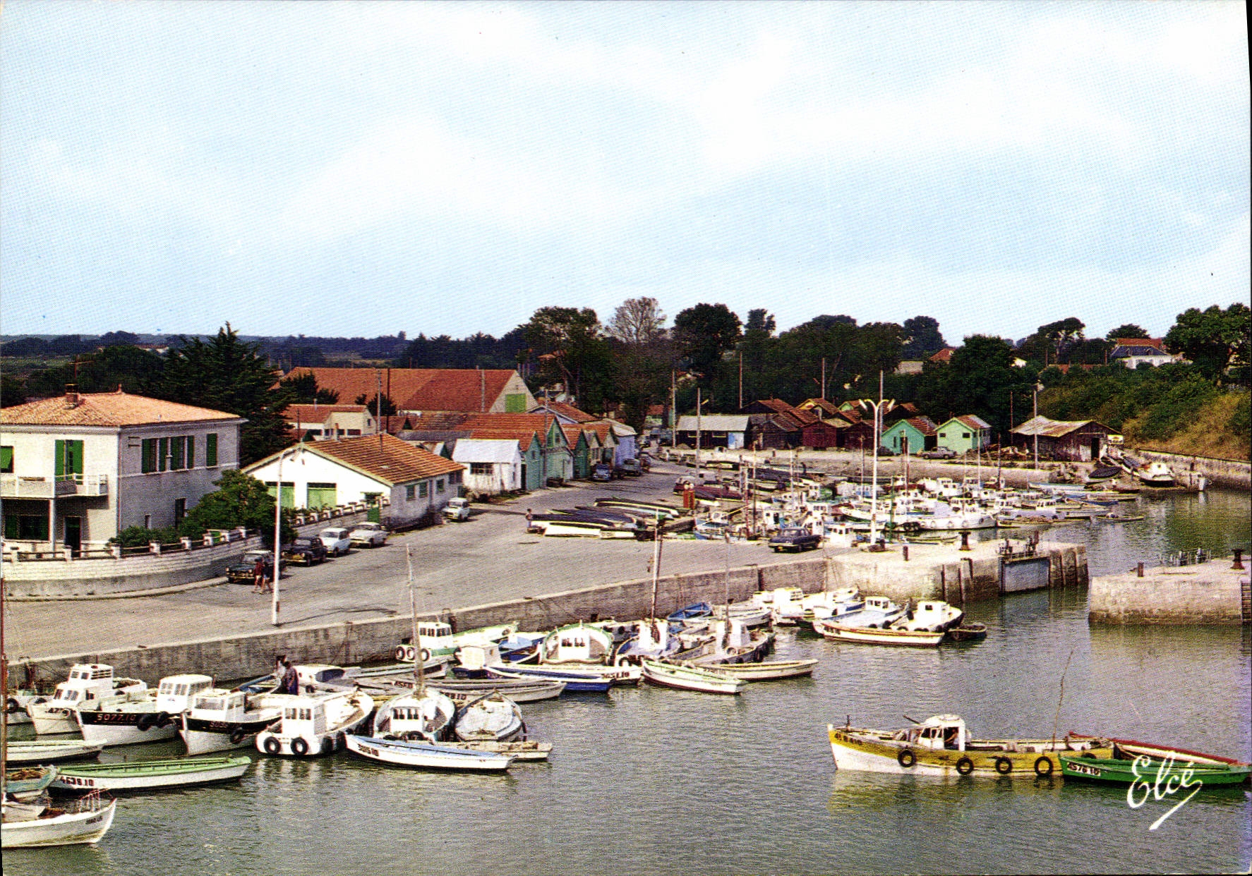 Ile d'Oleron — Le Port avec son Grand Bassin et ses bateaux de pêche — Éditeur Elcé, n° 777