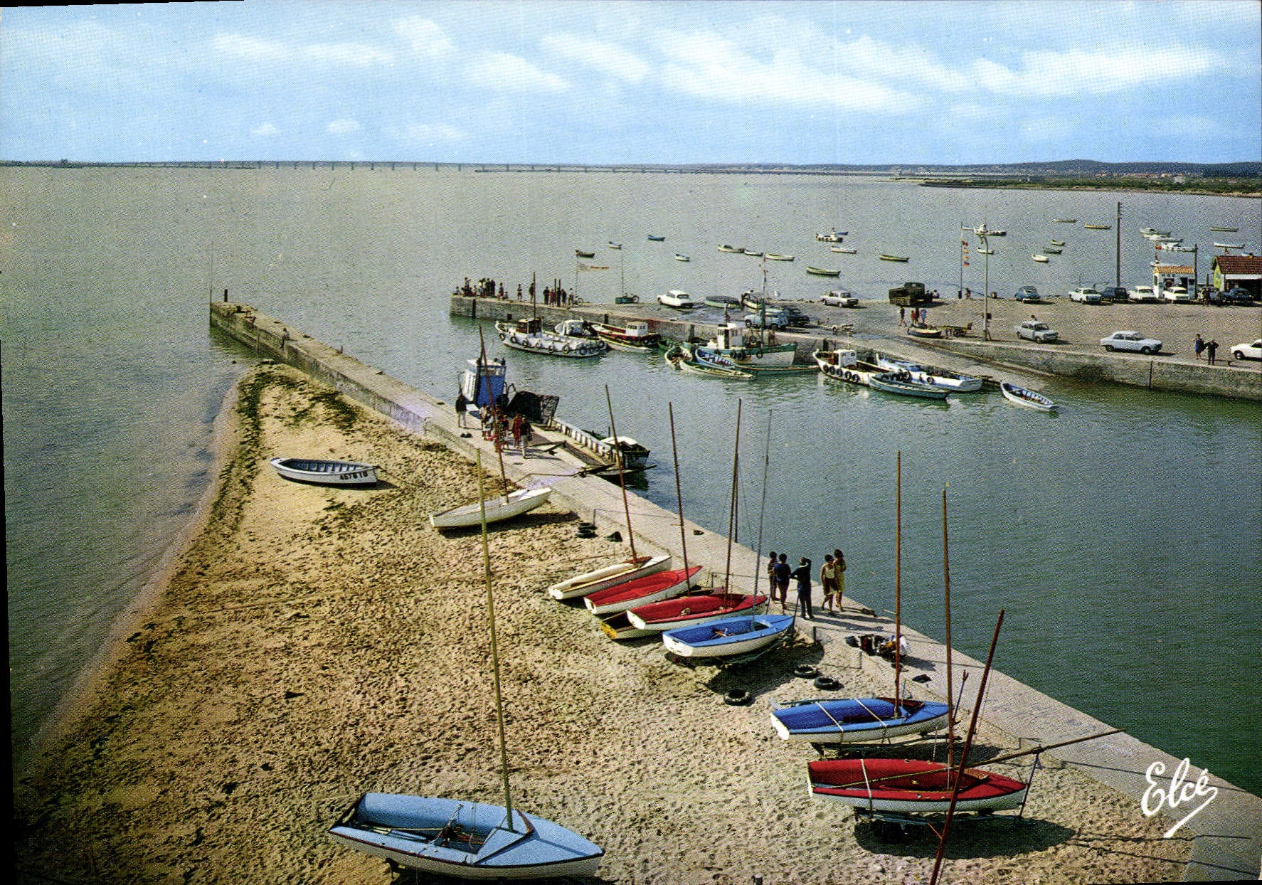 Ile d'Oleron — Entrée du port avec l'École de Voile au fond, le Nouveau Pont reliant l'île au continent — Éditeur Elcée