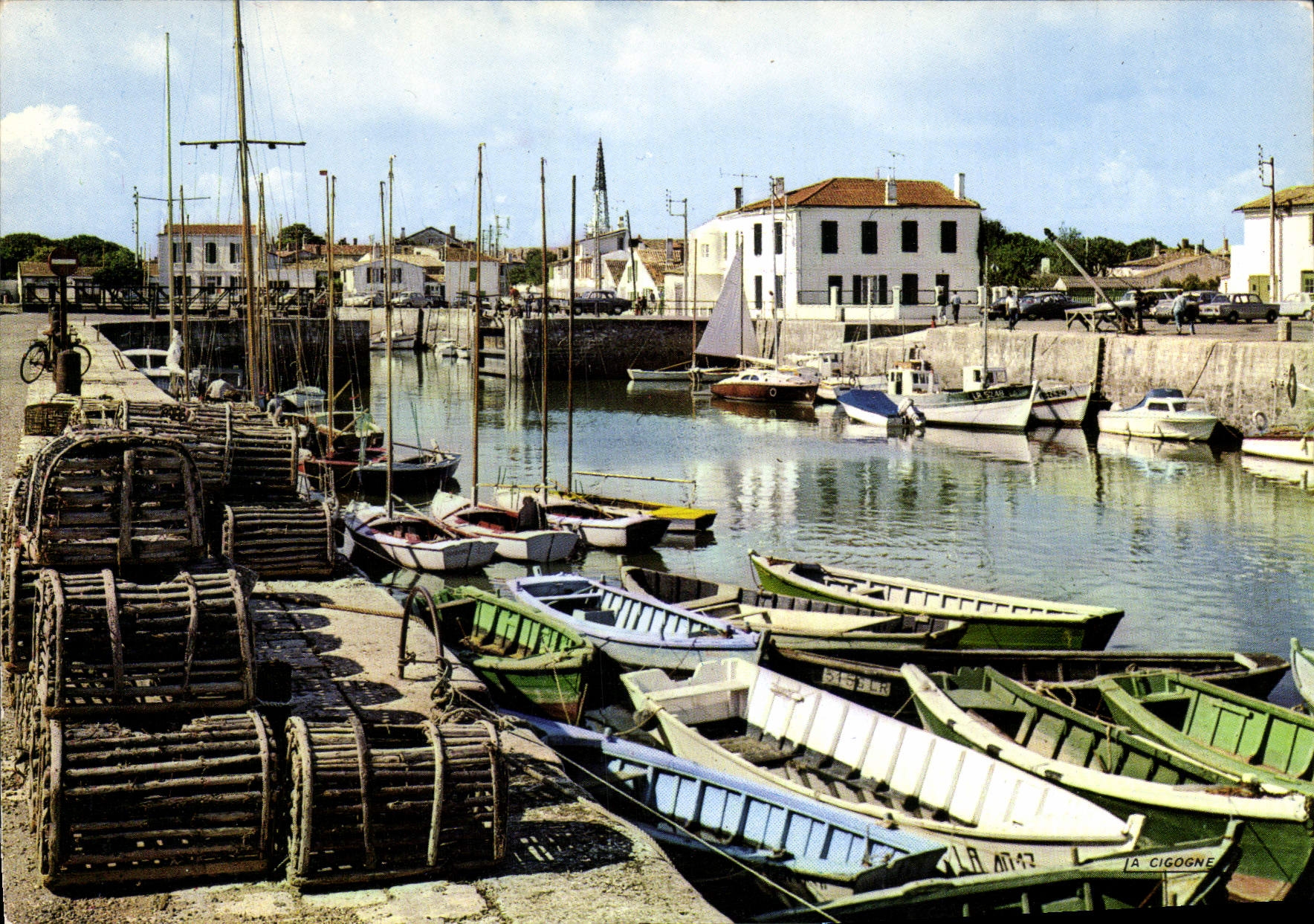 Le Port et le Village à Ars — Ile de Ré (Charente-Maritime) — Éditions Hachette