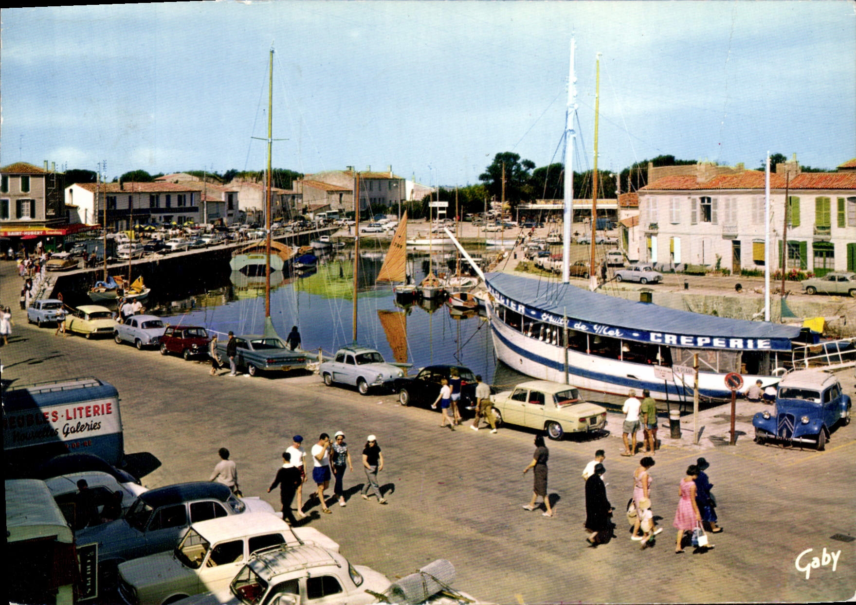 Port de La Rochelle - Vue du port avec bateau 'Croisière de Mer - Crêperie' — Gaby