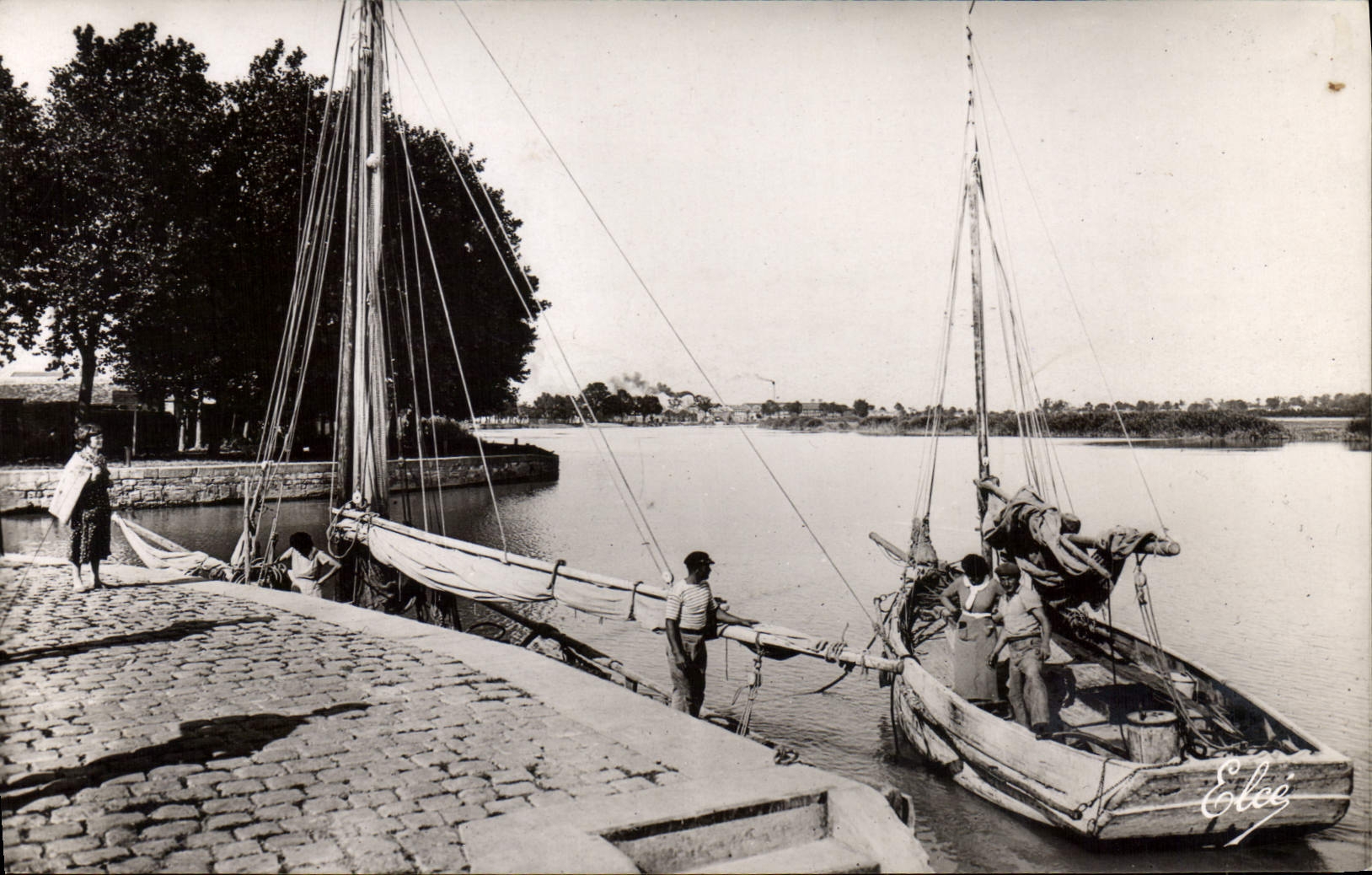CPA Rochefort Sur Mer Les bords De La Charente