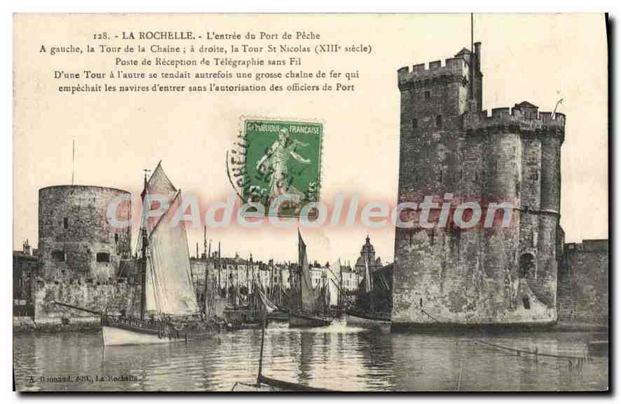 La Rochelle - L'entrée du Port de Pêche — A gauche, la Tour de la Chaine ; à droite, la Tour St Nicolas (XIIIe siècle) — A. Hounard, La Rochelle