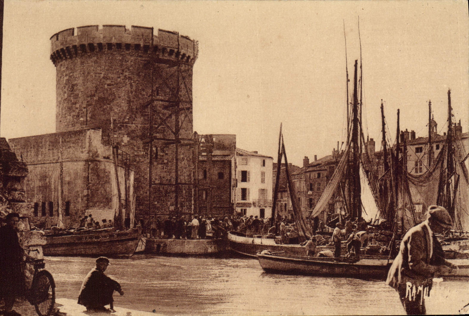 CPA La Rochelle Tour De La Chaine