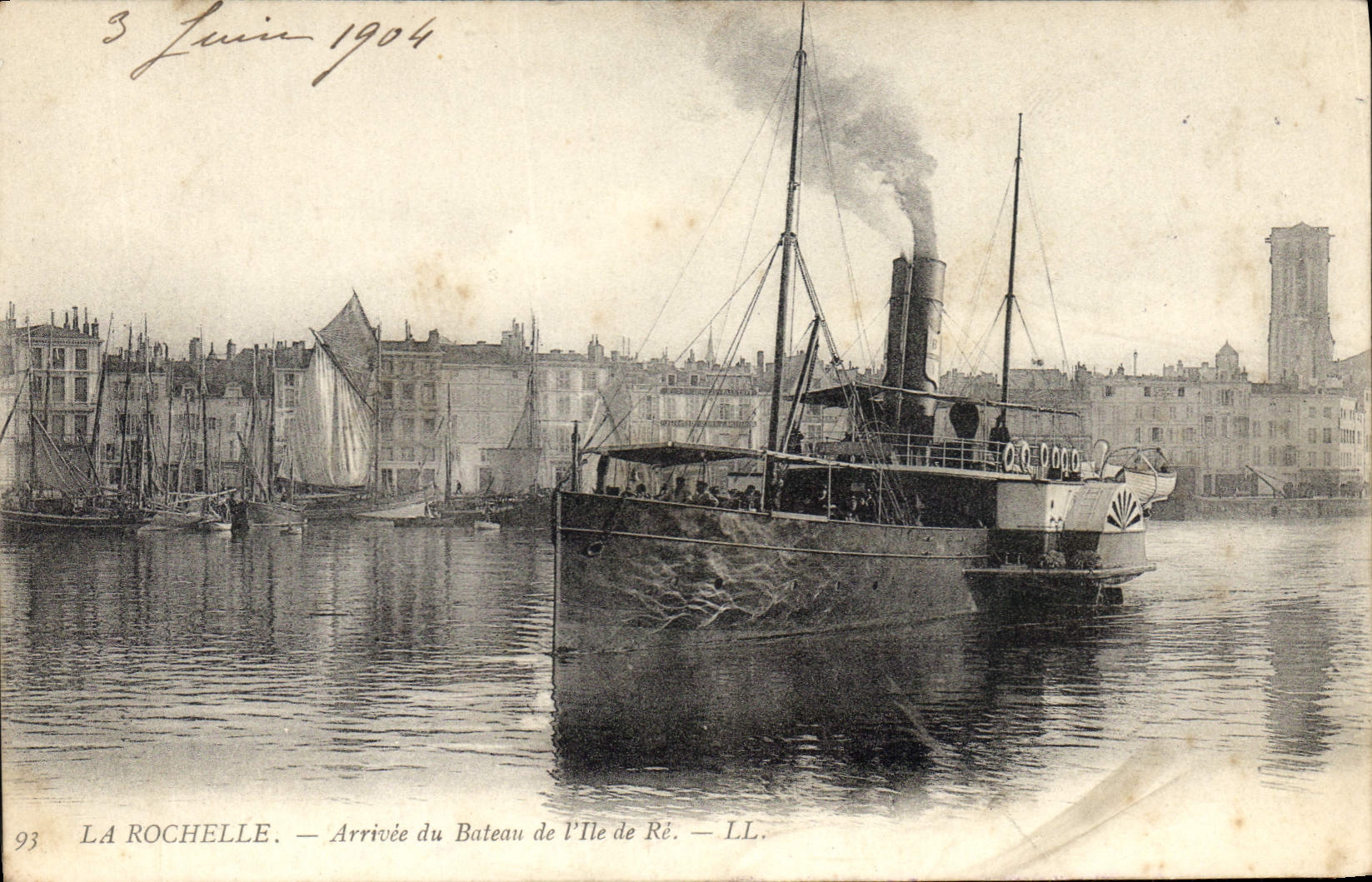 CPA La Rochelle Arrivee Du Bateau De I'Ile De Re