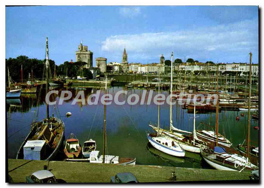 CPSM La Rochelle Le Bassin Des Yachts Et Les Trois Tours
