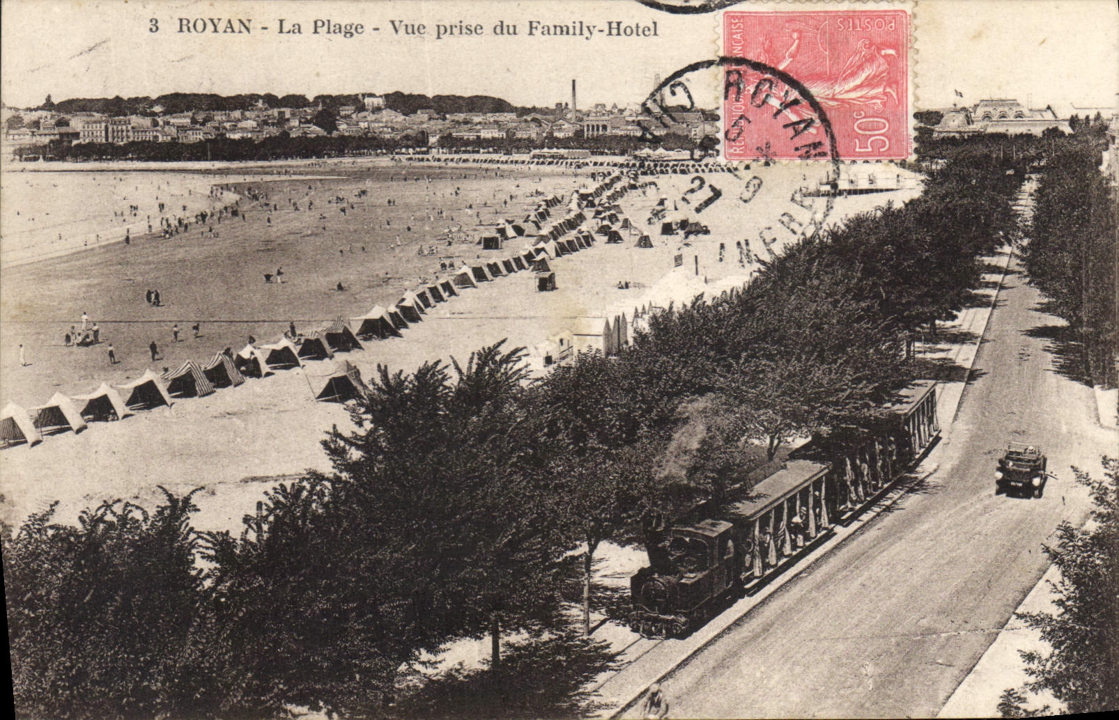 Royan - La Plage - Vue prise du Family-Hotel