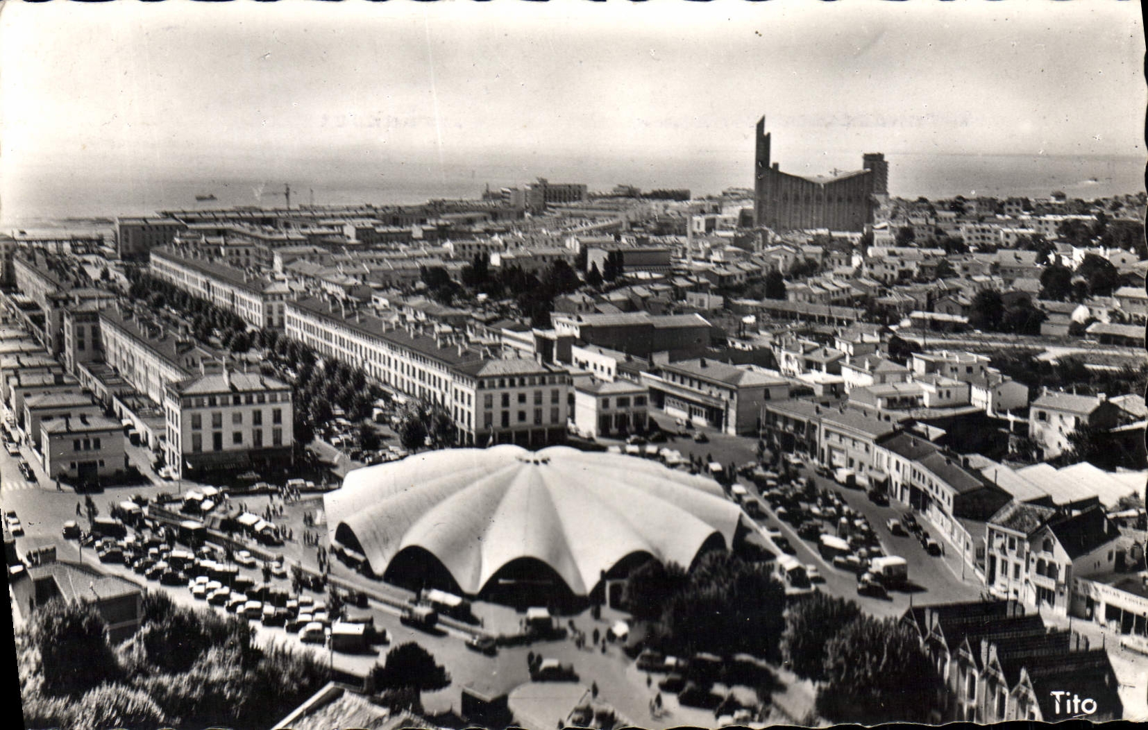 Royan — Vue aérienne du centre-ville avec le Centre des Congrès — Tito