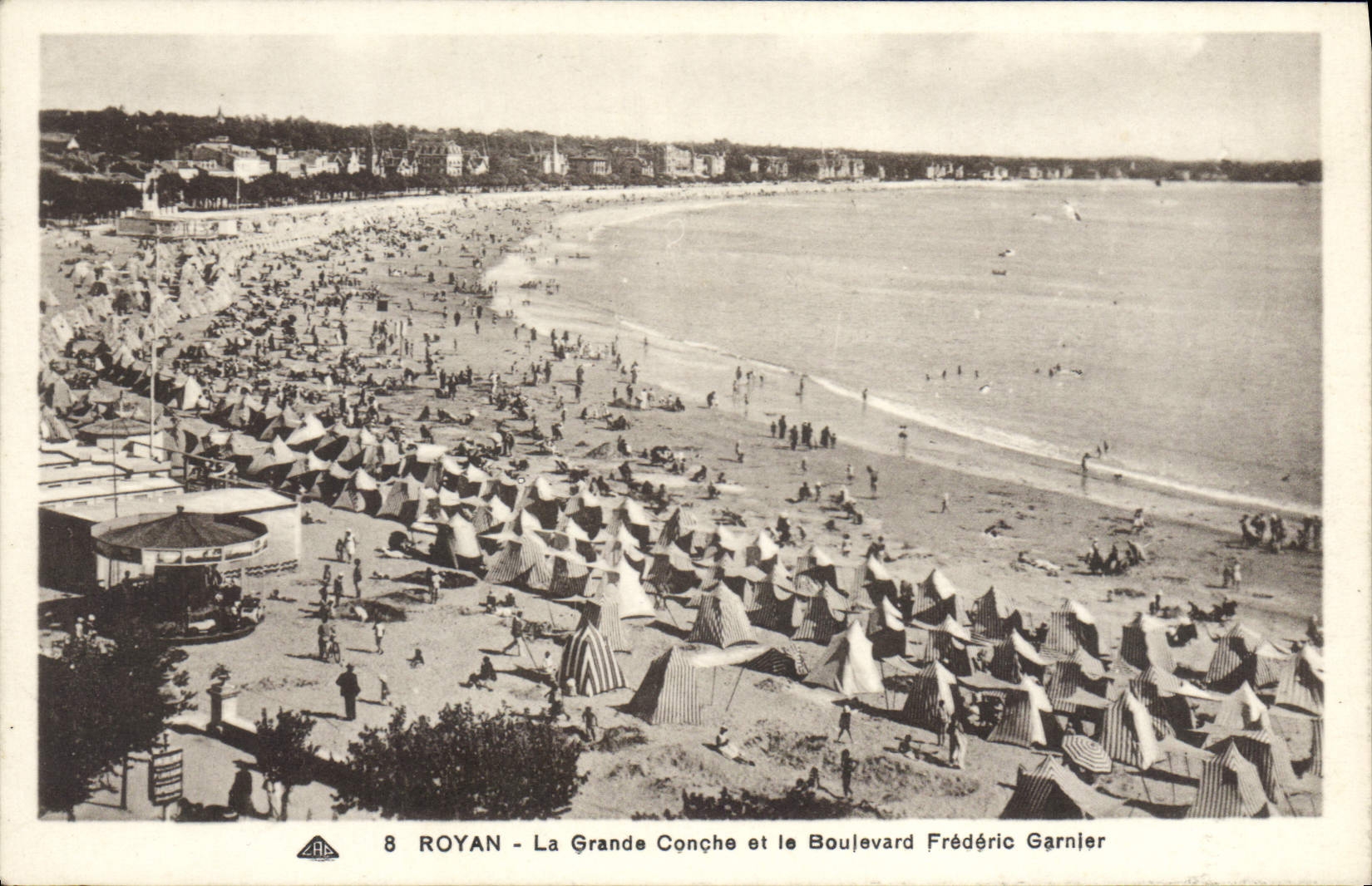 CPA Royan La Grande Conche Et Le Boulevard Frederic Garnier