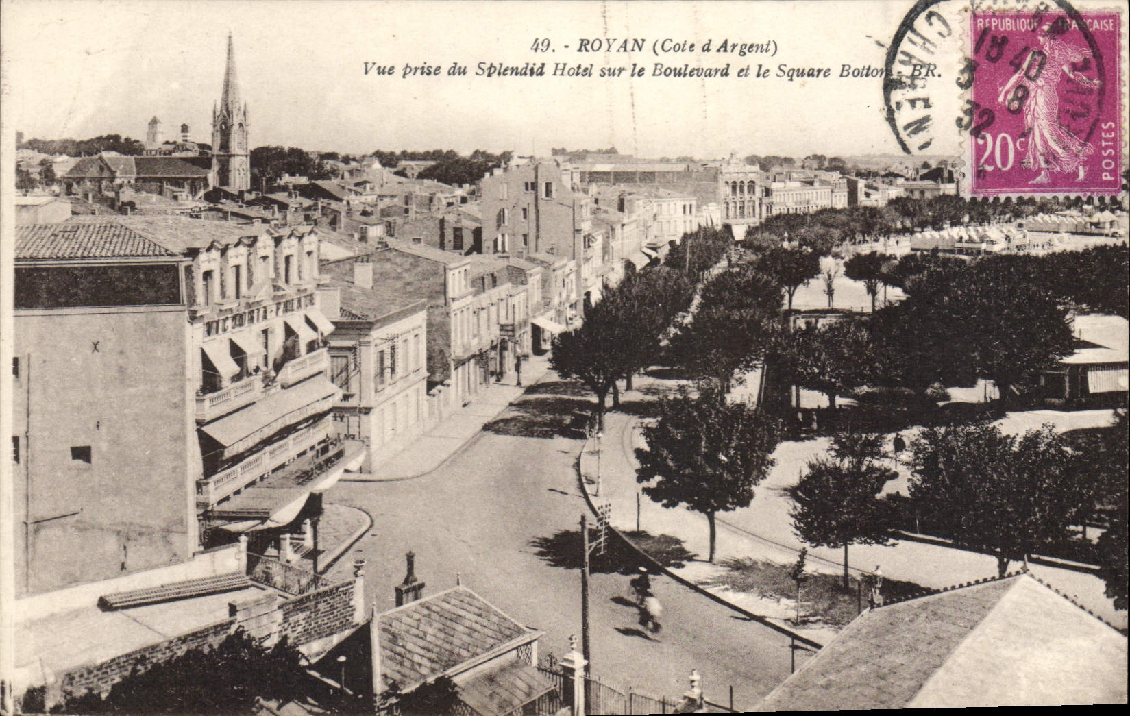 Royan (Côte d'Argent) — Vue prise du Splendid Hotel sur le Boulevard et le Square Bolton — Bloc Frères, Bordeaux, n°49