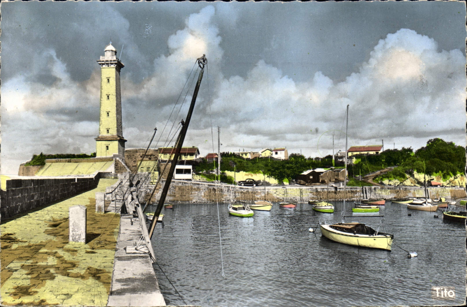 Port de Saint-Georges-de-Diddonne — phare et bateaux — Tito