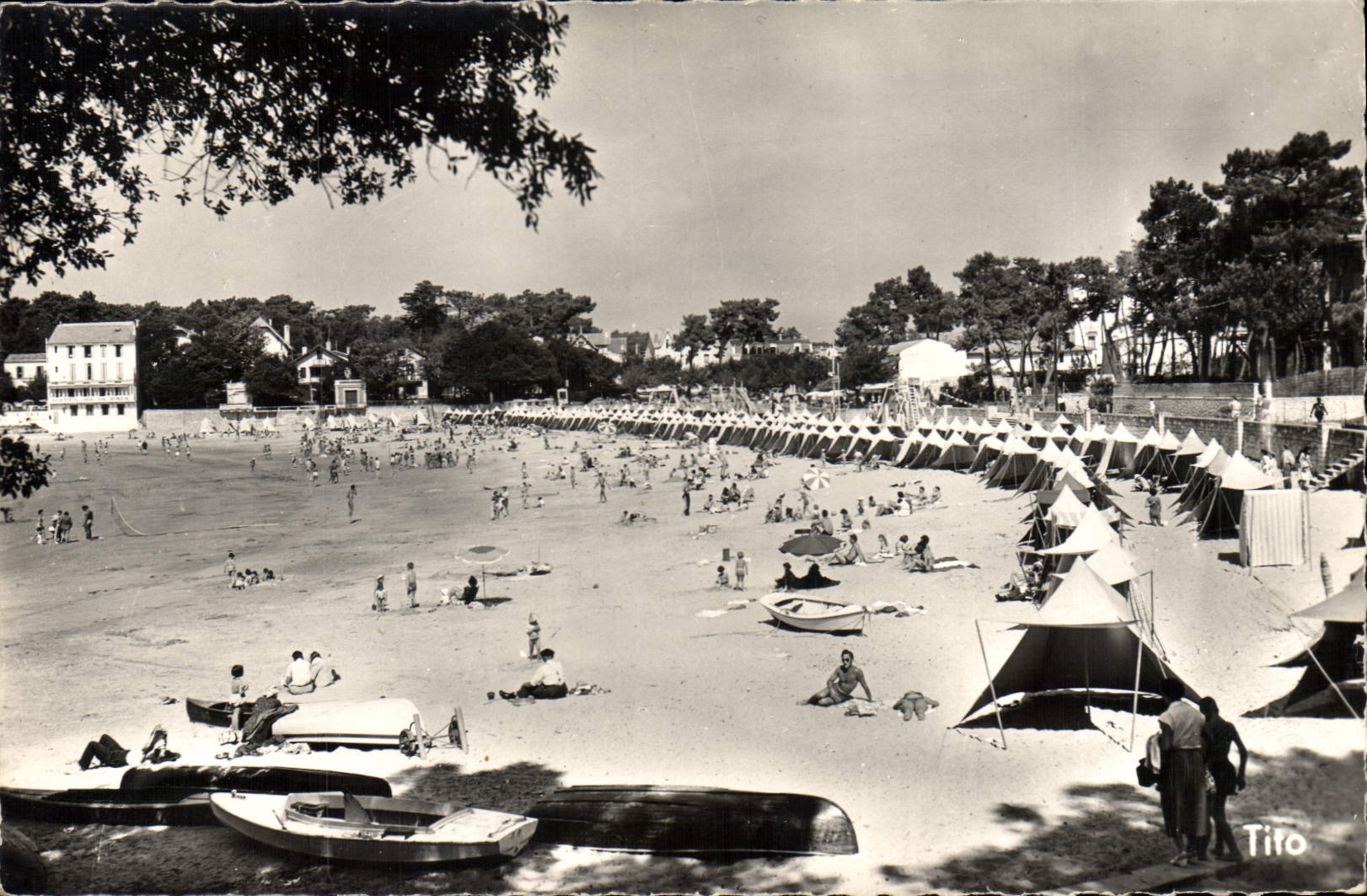 Plage de Saint-Palais-sur-Mer — baignade et tentes — Tito