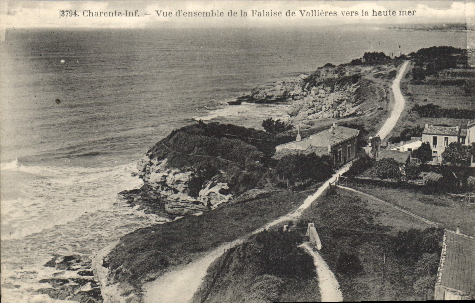 CPA Charente Vue D'Ensemble De La Falaise De Vallieres Vers La Haute Mer