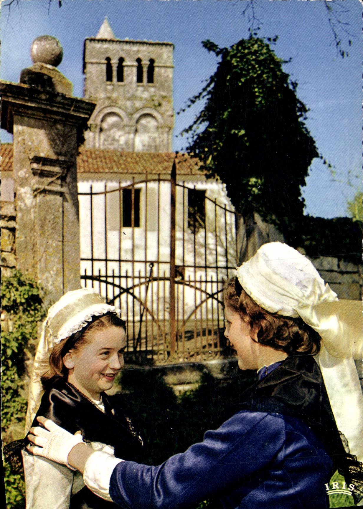 Deux jeunes filles en coiffes saintongeaises — Édition Mexichrome — n°7