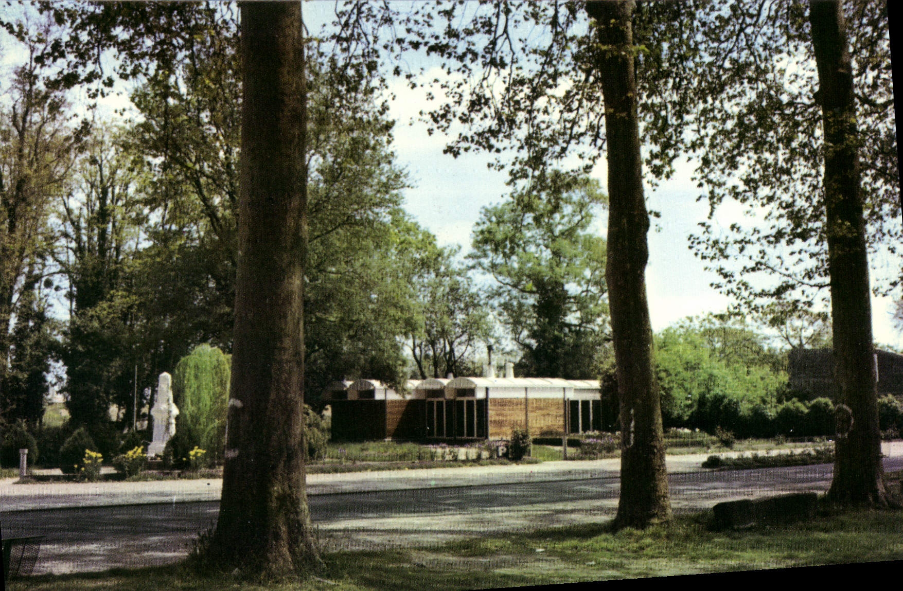 Boutenac Touvent — Le Square — Éditions « ThéoJac », Limoges