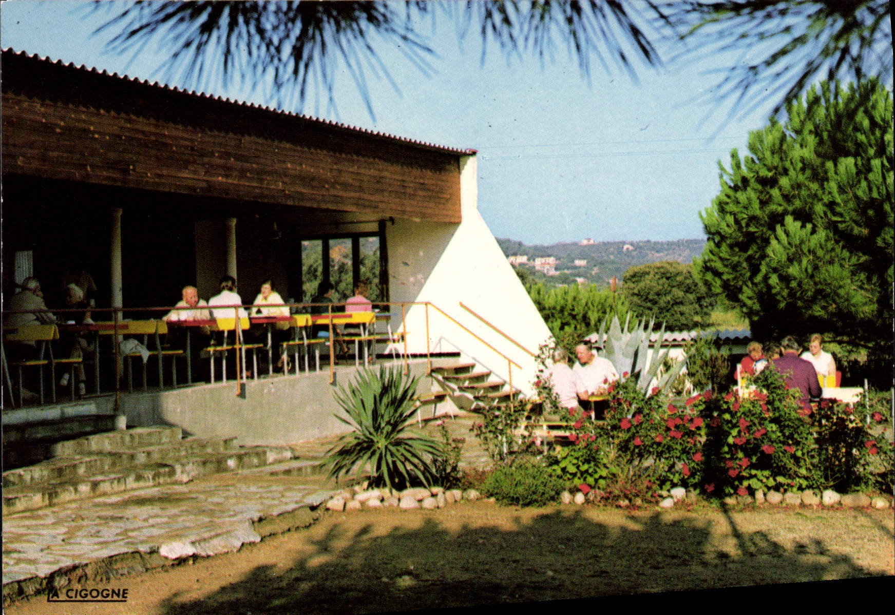 La Cigogne — Terrasse supérieure (petit déjeuner) — Éditions La Cigogne - Anverso