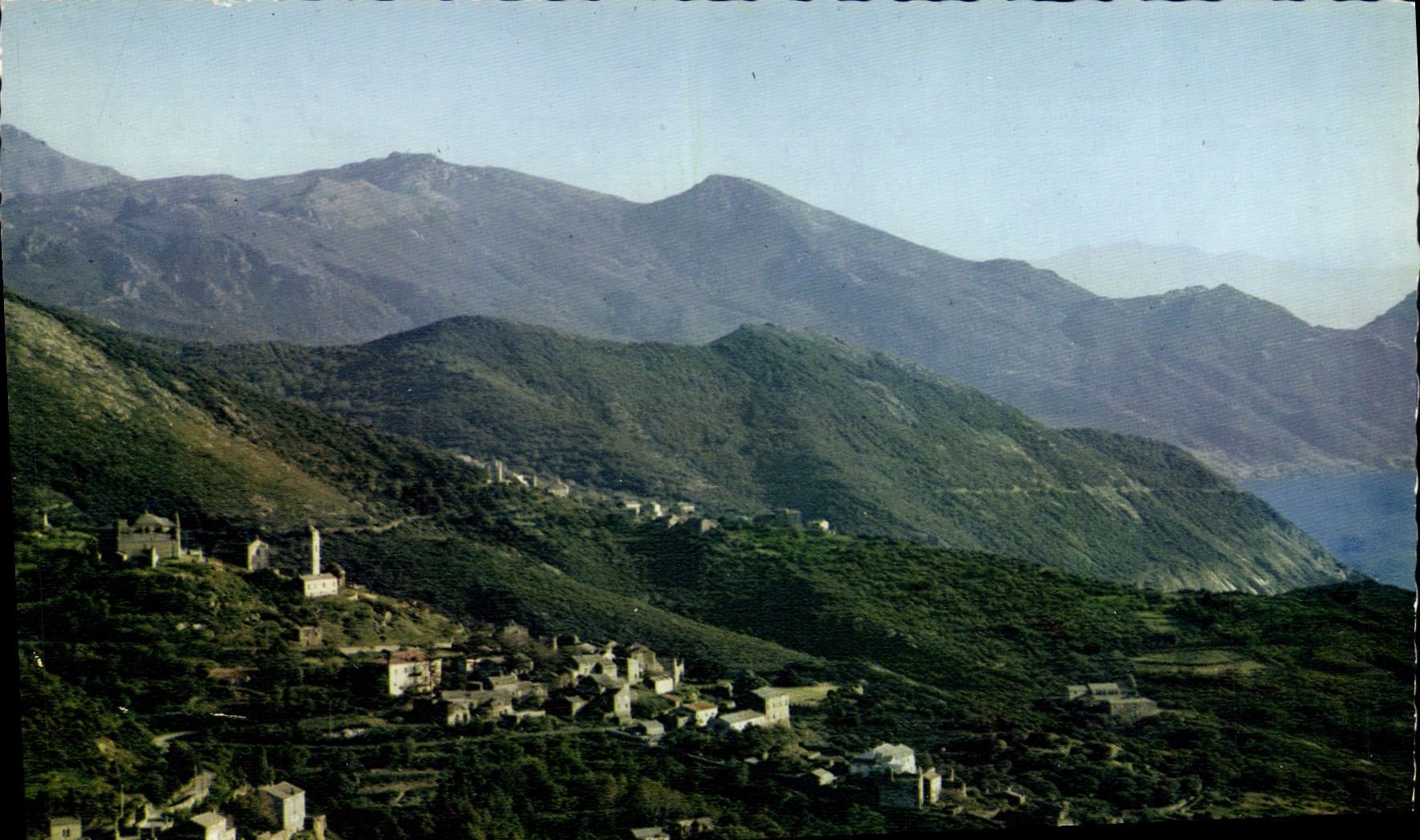 Centuri (Cap Corse) — Vue d'ensemble du village — Éditions Diplome Mexichrome
