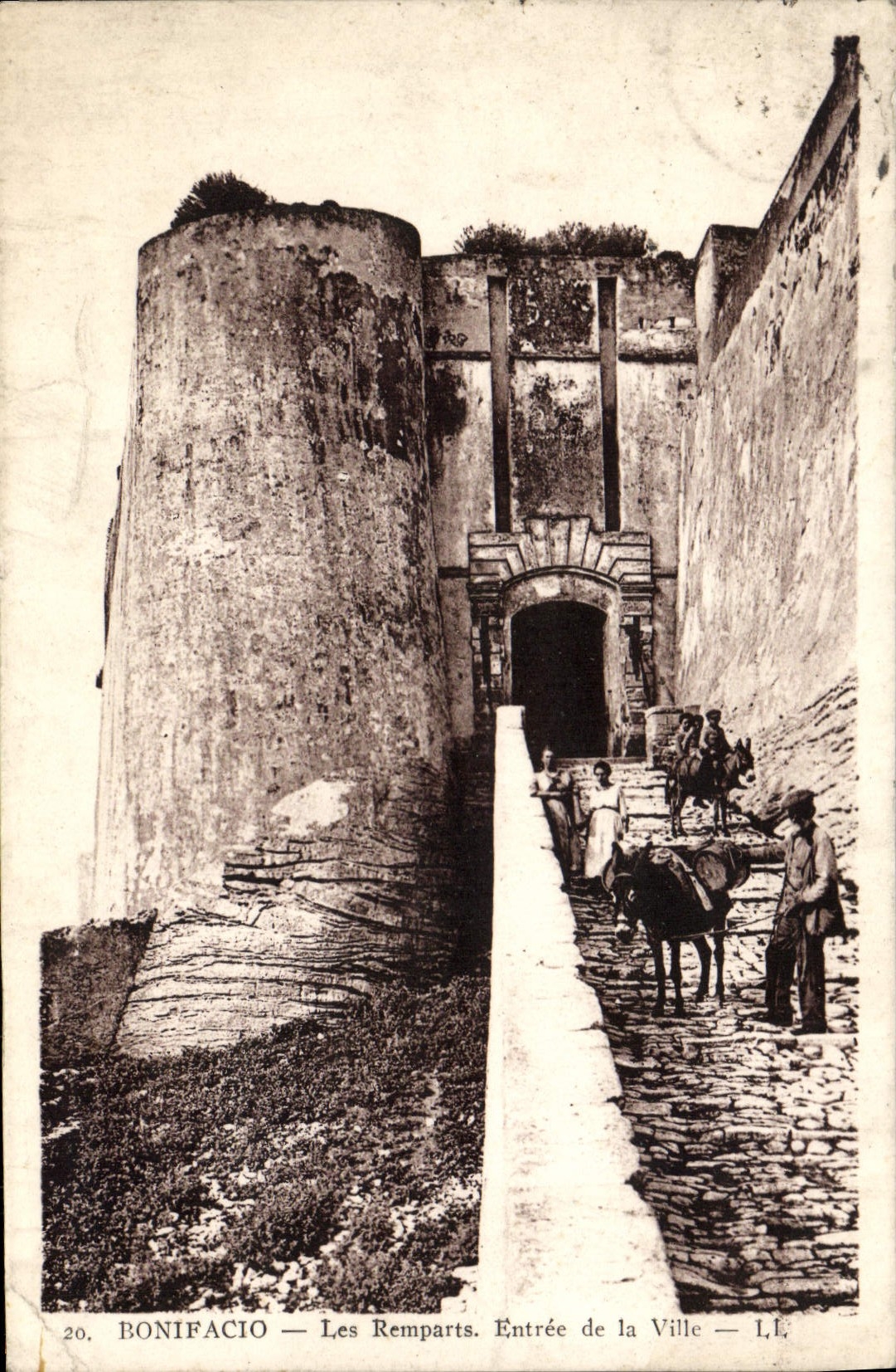 CPA Bonifacio Les Remparts Entree De La Ville