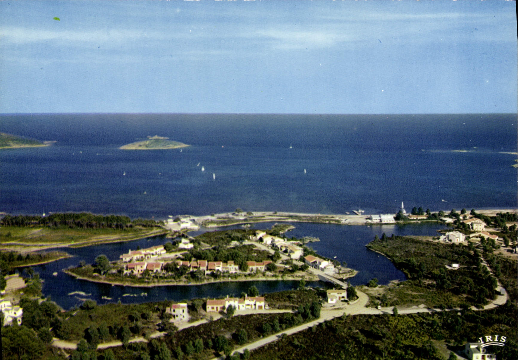 Porto-Vecchio (Corse) — L'île de Saint-Cyprien et ses villas — Édition 'La Coupée', Paris de Hachette, n° 20.247.82