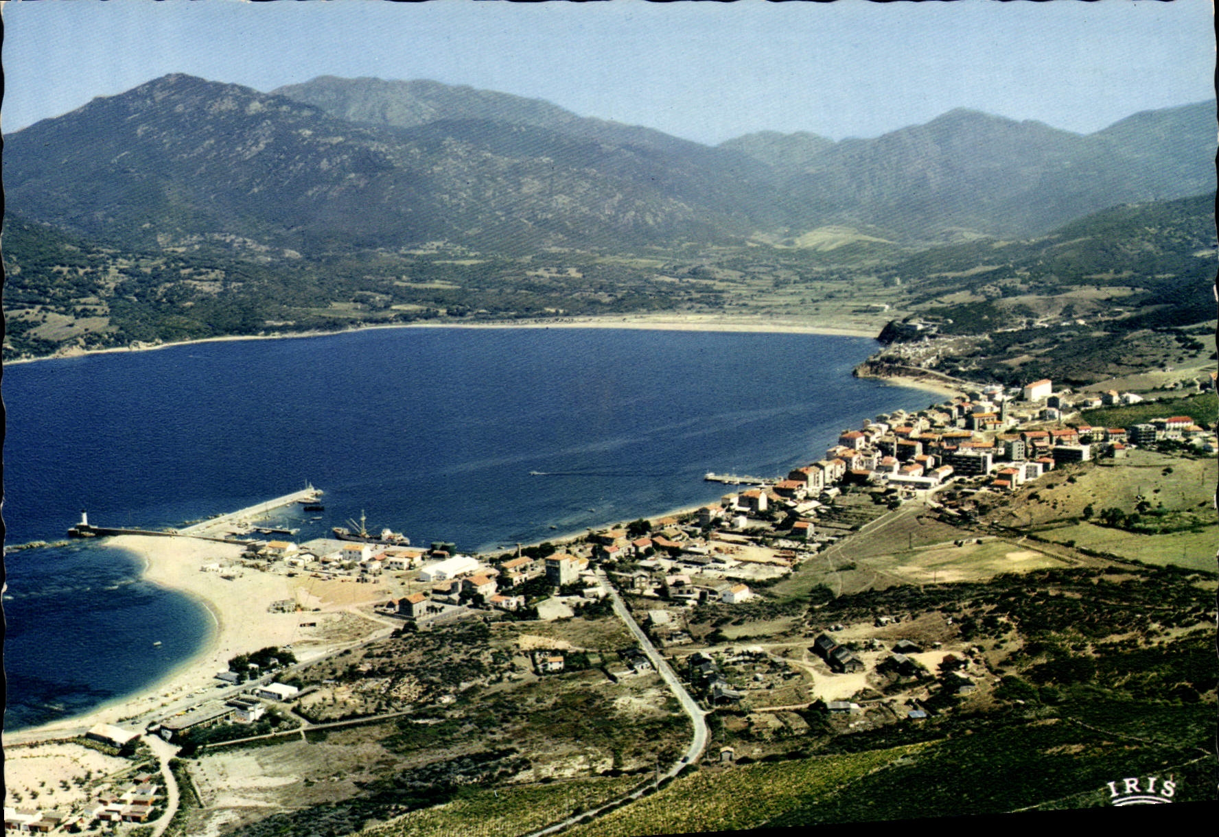 Propriano — Vue générale de la ville et du golfe du Vainco — Éditions Hachette