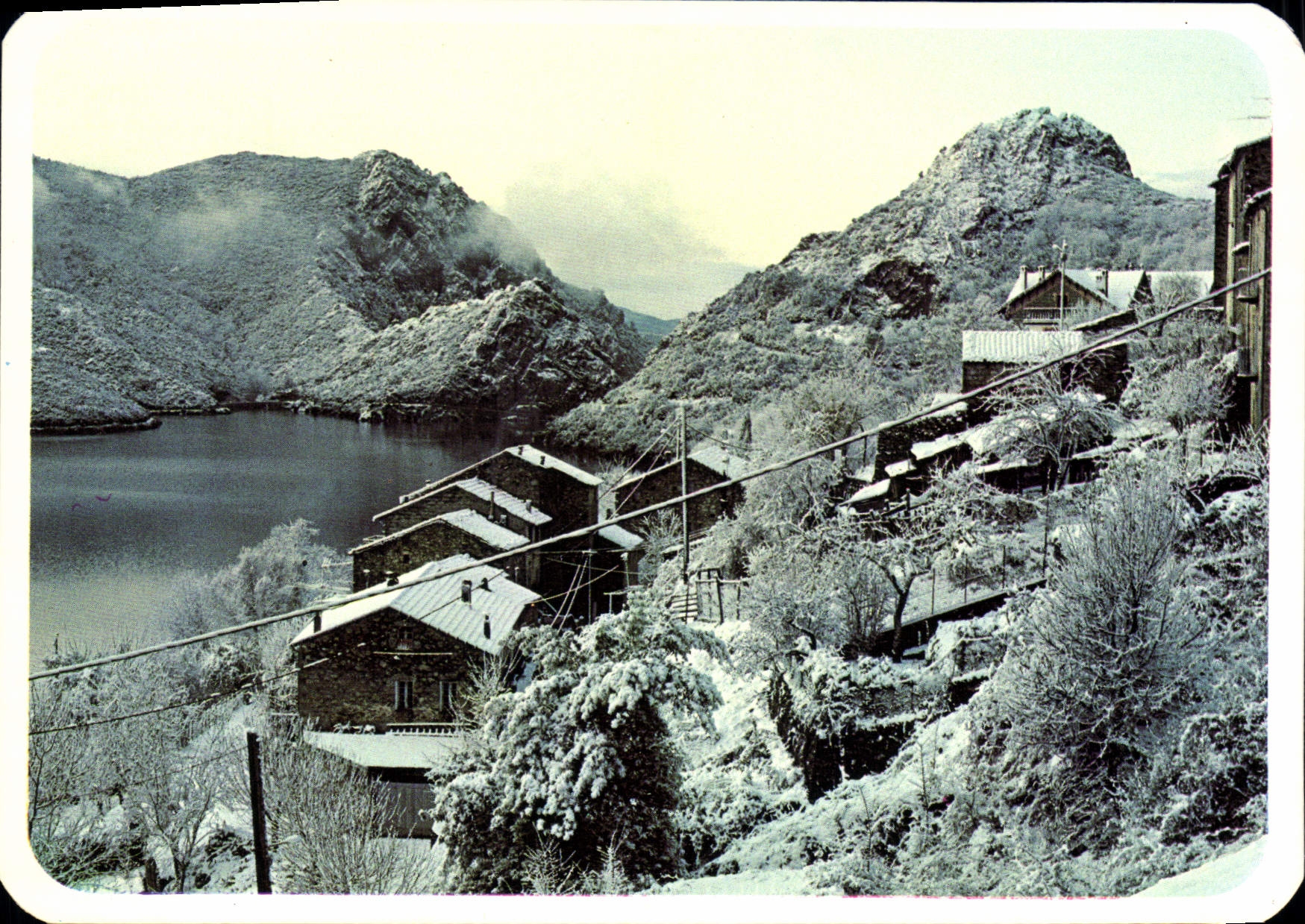 Tolla — hiver et barrage — photo de Mr Casalta André