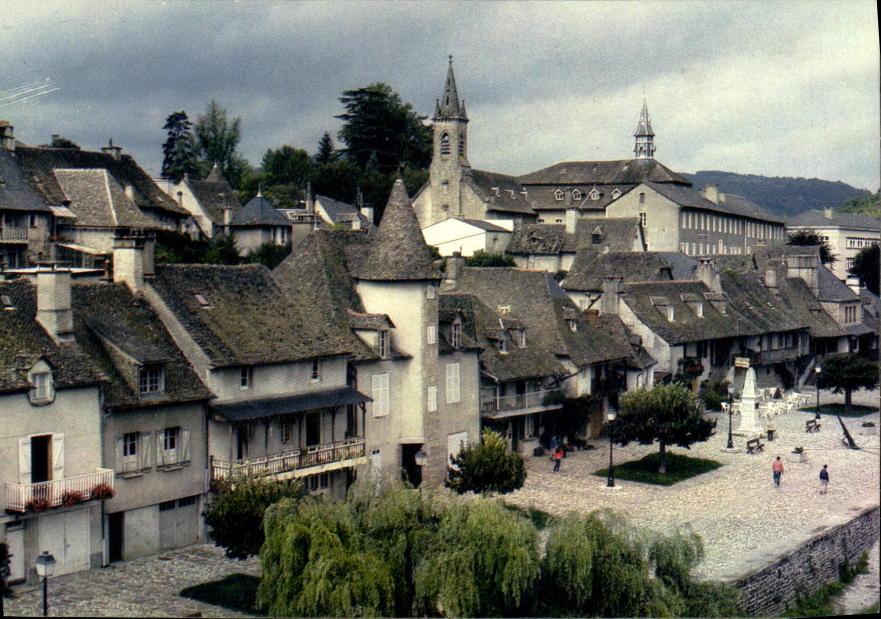 CPSM Argentat Les Quais Renoves Au Pied Des Demeures Ancestrales