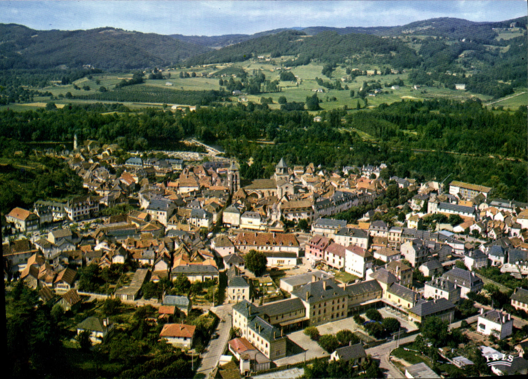 Beaulieu-sur-Dordogne — Vue générale aérienne — IRIS n°23