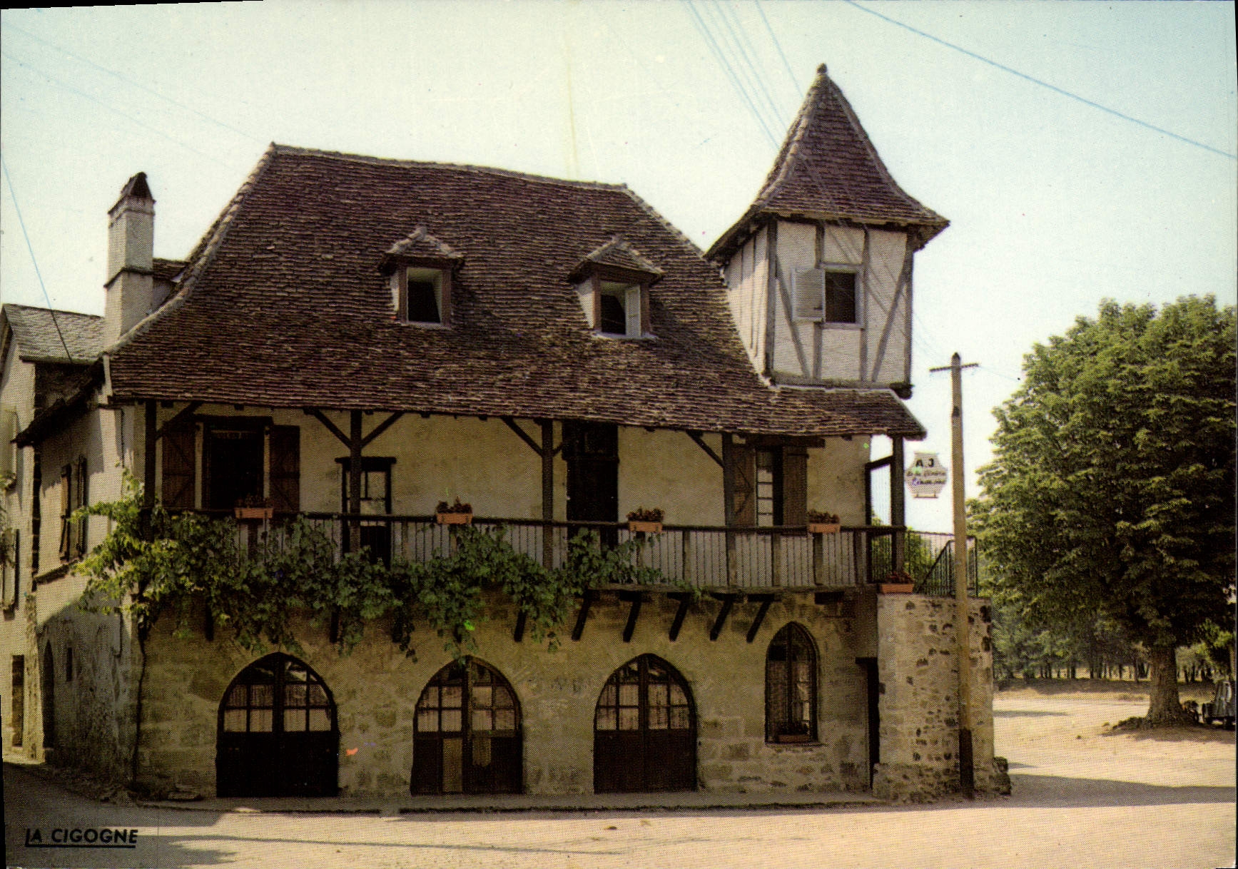 CPSM Beaulieu Sur Dordogne Vieilles Maisons