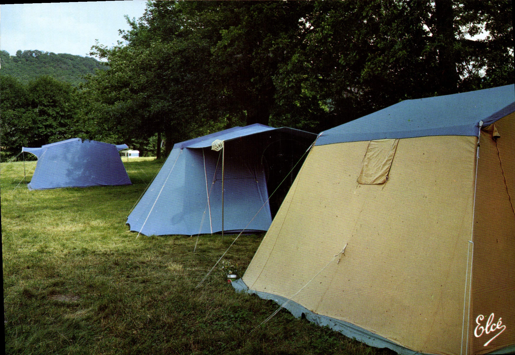 Camping à Bort-les-Orgues — Corrèze — Éditeur Elcéc