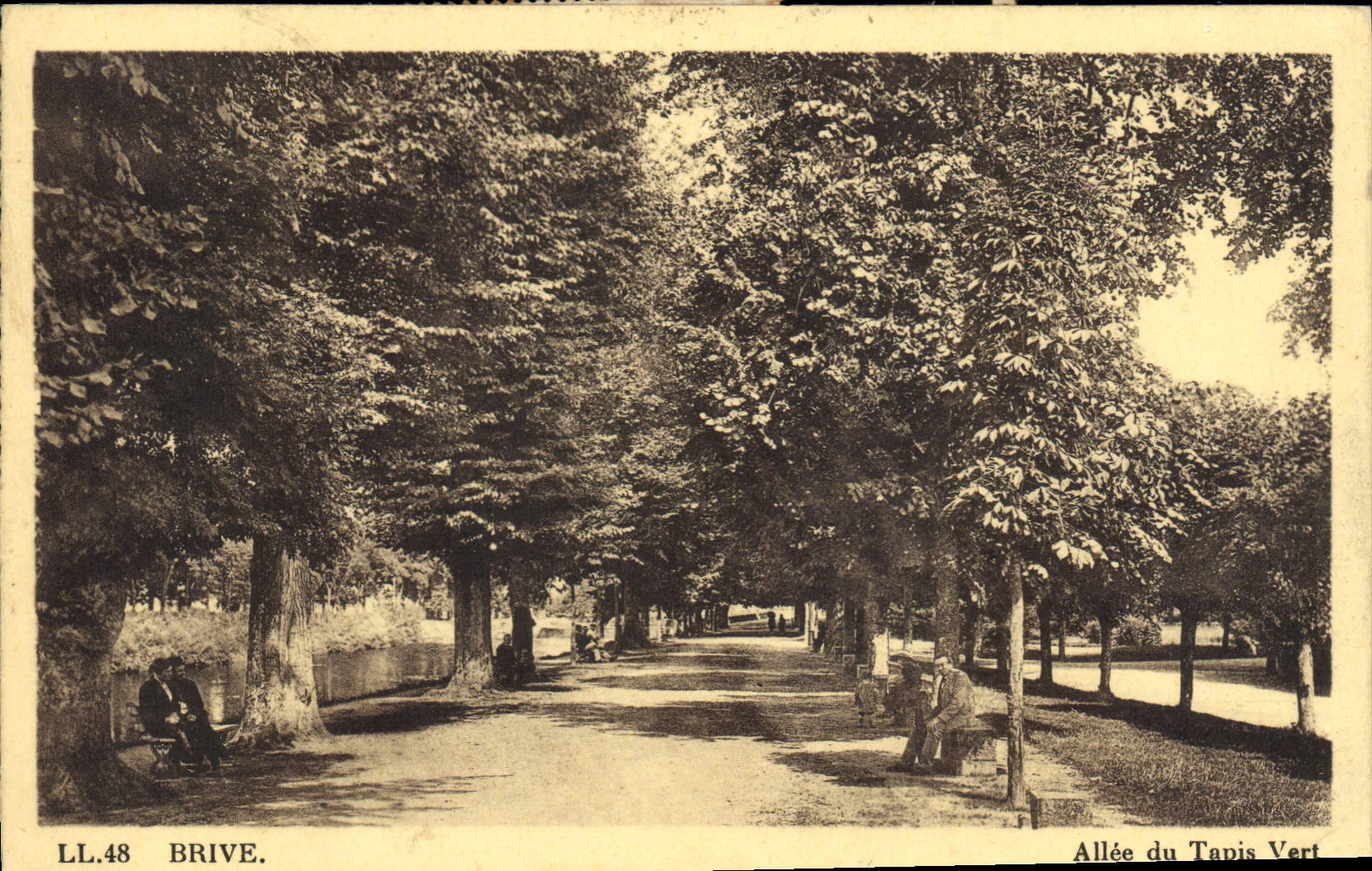 Brive — Allée du Tapis Vert — LL.48