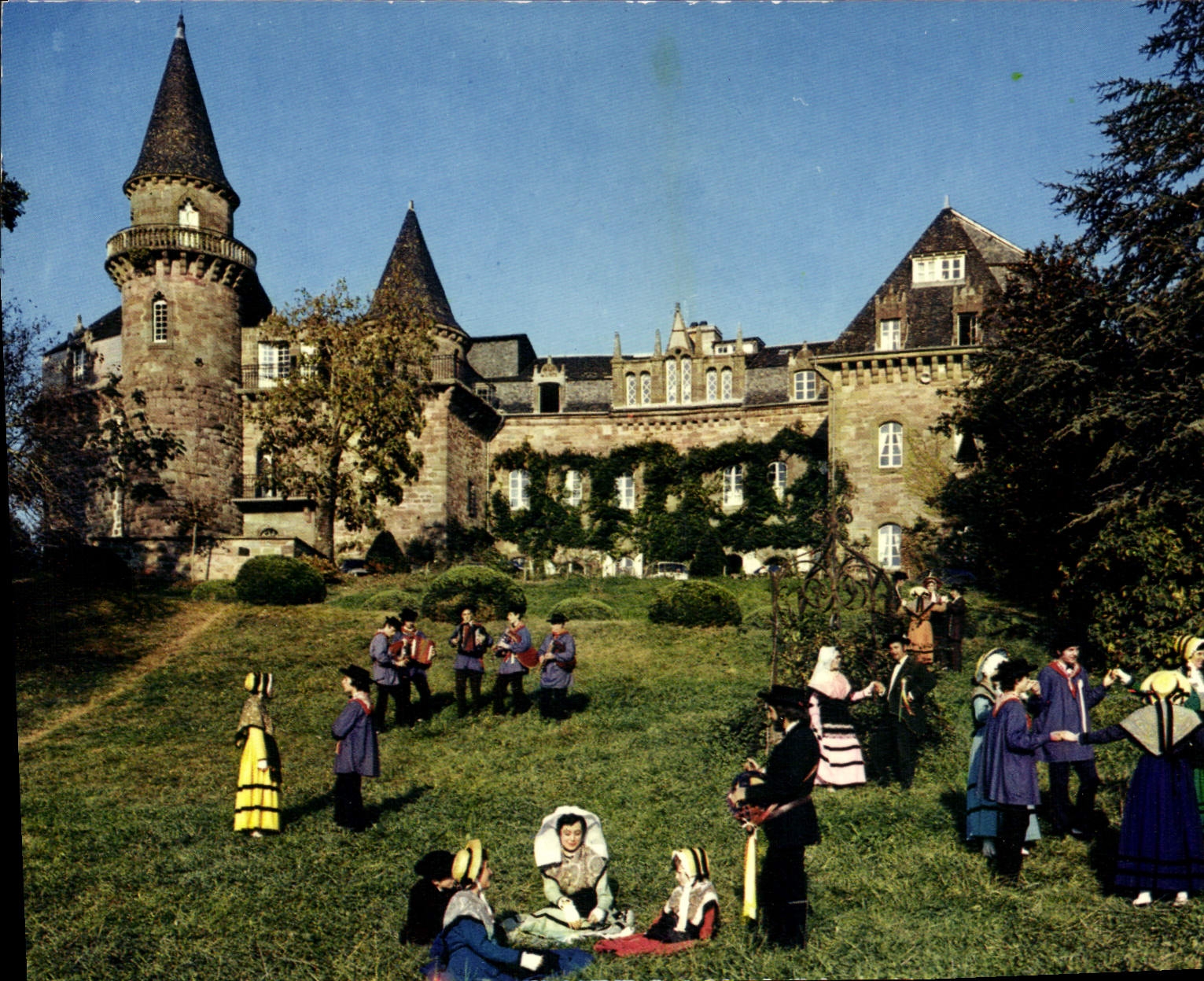 Les Pastourelles du Bas-Limousin — au Château de Castel-Novel — Éditions "La Gisane"