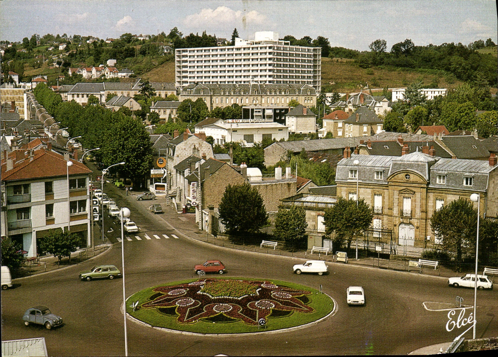 Brive-la-Gaillarde — Rond-point du Pont Cardinal avec le nouvel hôpital en arrière-plan — Édité par Elcé