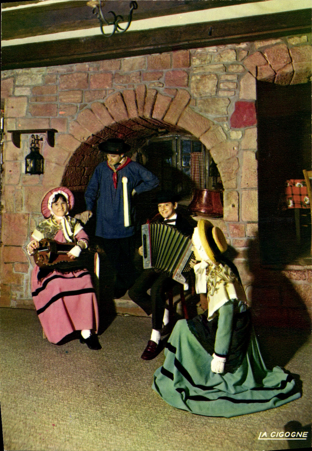 Folklore Limousin — Les Pastourelles — Brive — Éditions La Cigogne