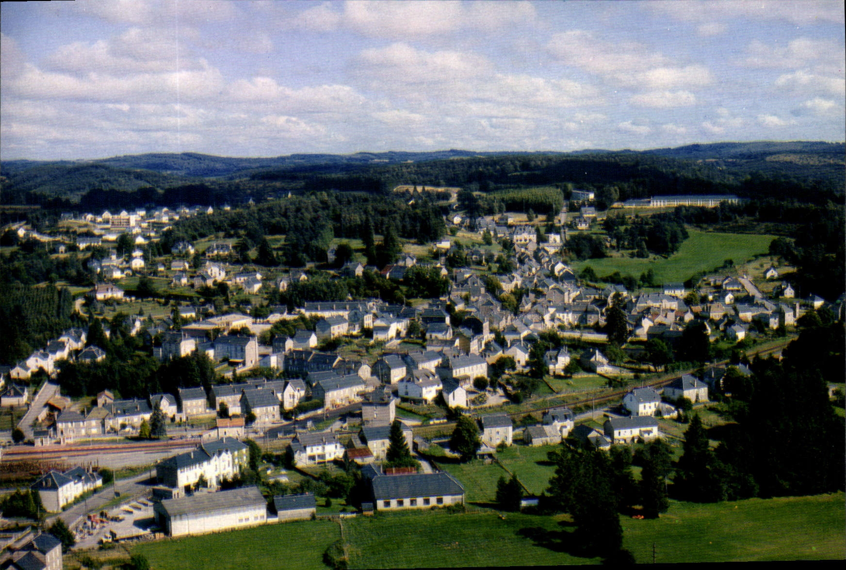 Allgemeiner Blick auf die Klimastation Bugeat — Monedières (Höhe 700m) — Verlag Larnac, 191001