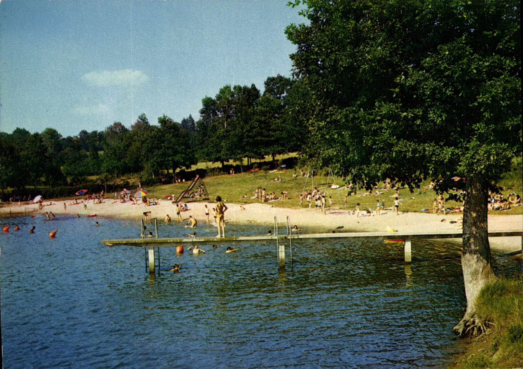 CPSM Chamberet La Plage Au Bord Du Lac