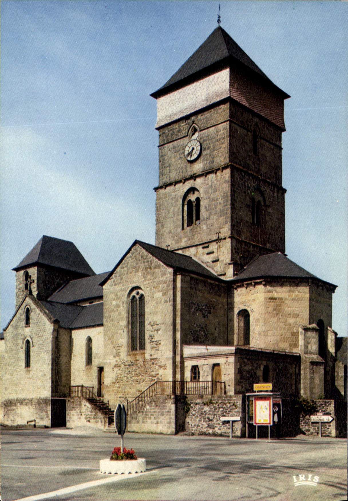 Chamboulive (Corrèze) — L'église — IRIS cap théojac
