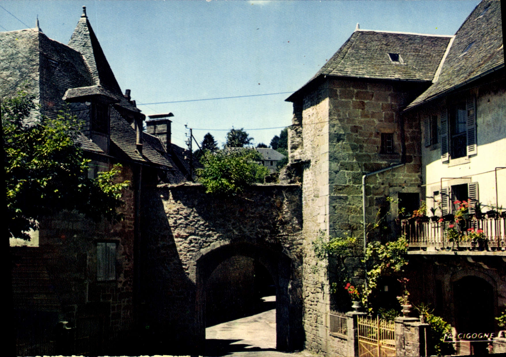 Porte de la Ville dite "Porte Margot" — Corrèze — Éditions La Cigogne, Vichy