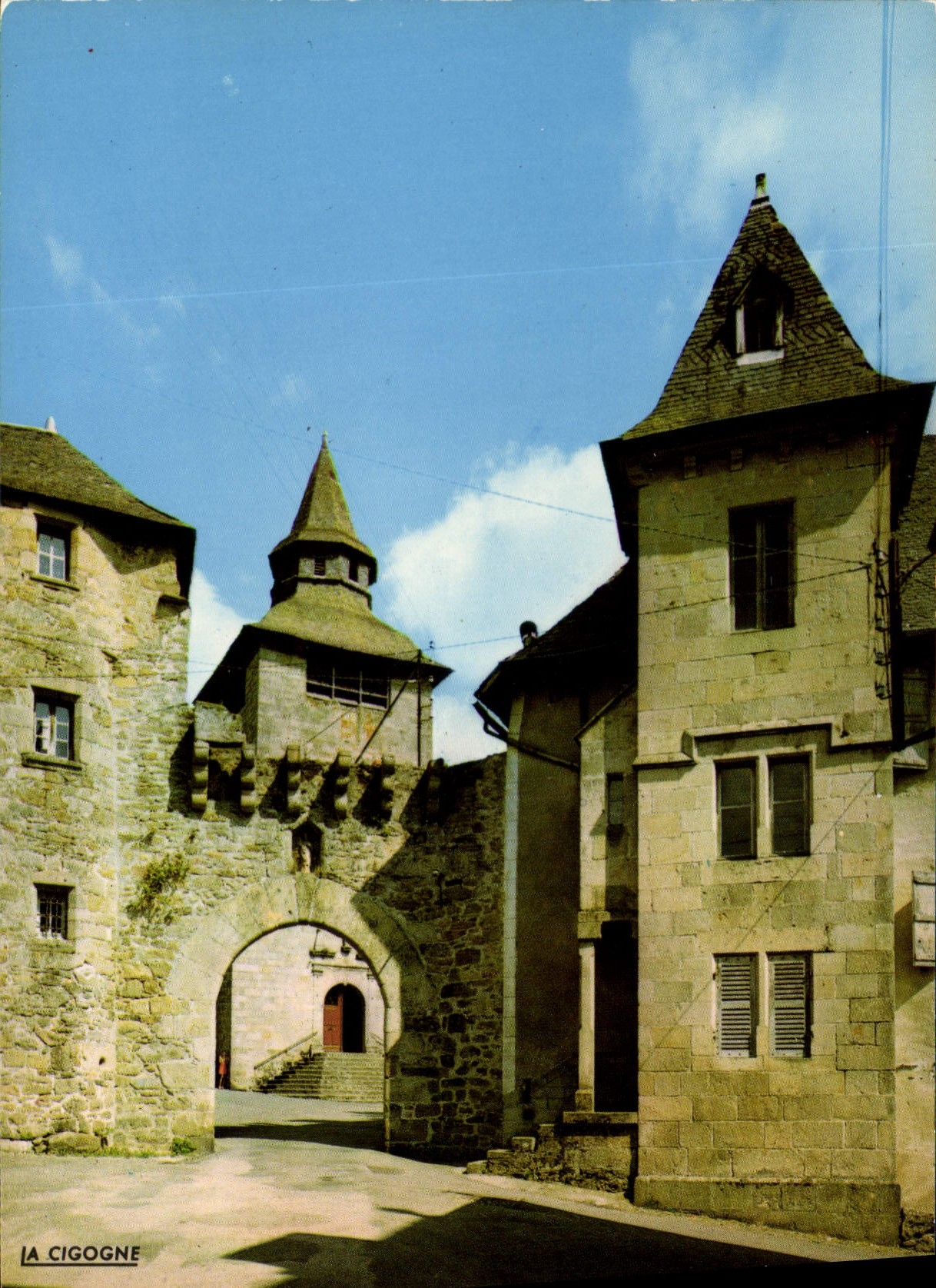 La Cigogne — Vieilles maisons et vieille porte, au fond : l'église — Editions 'LA CIGOGNE', Vichy