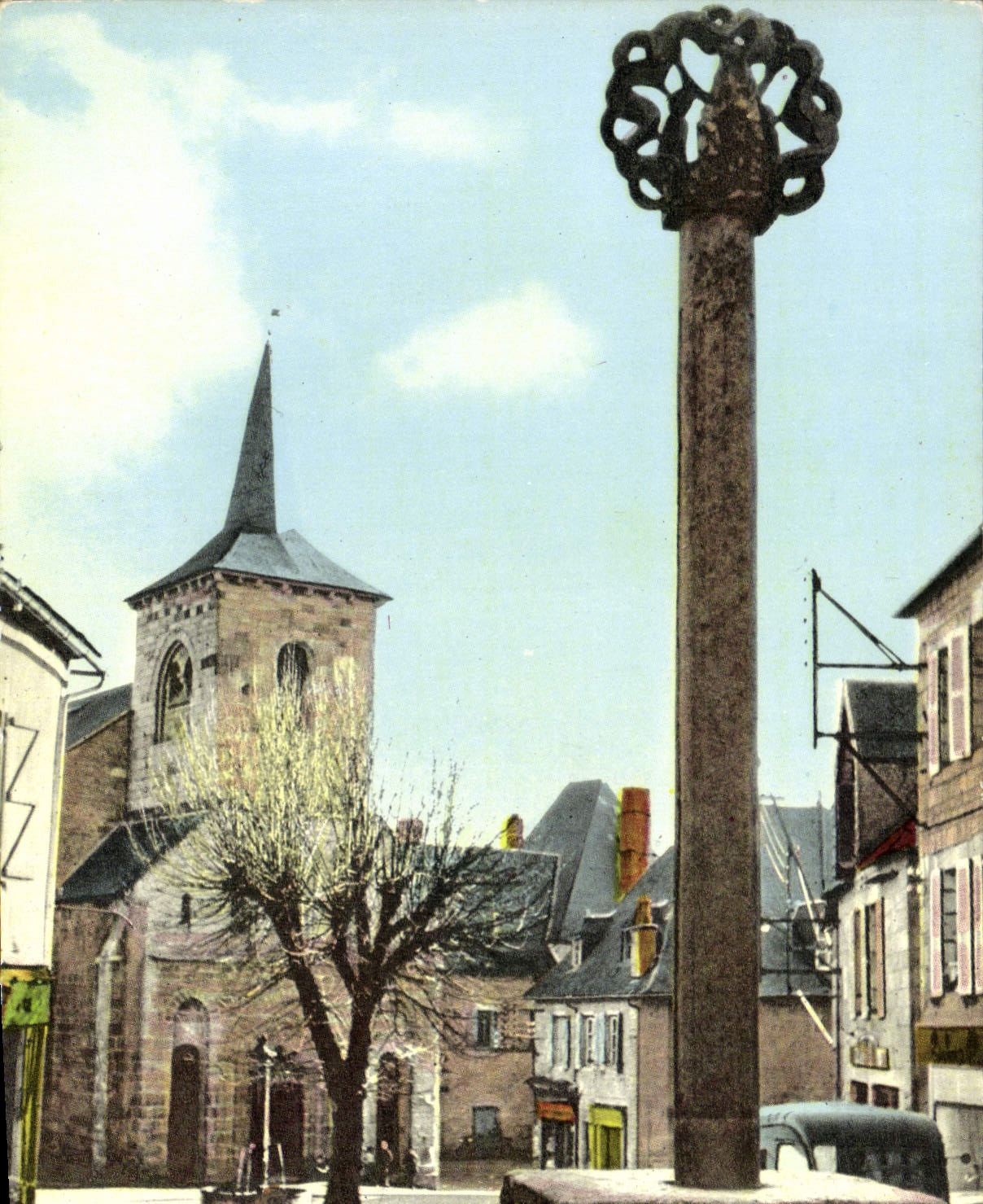 Meymac (Corrèze) — Place de l'Église — Combiert Imp. 'CIM'