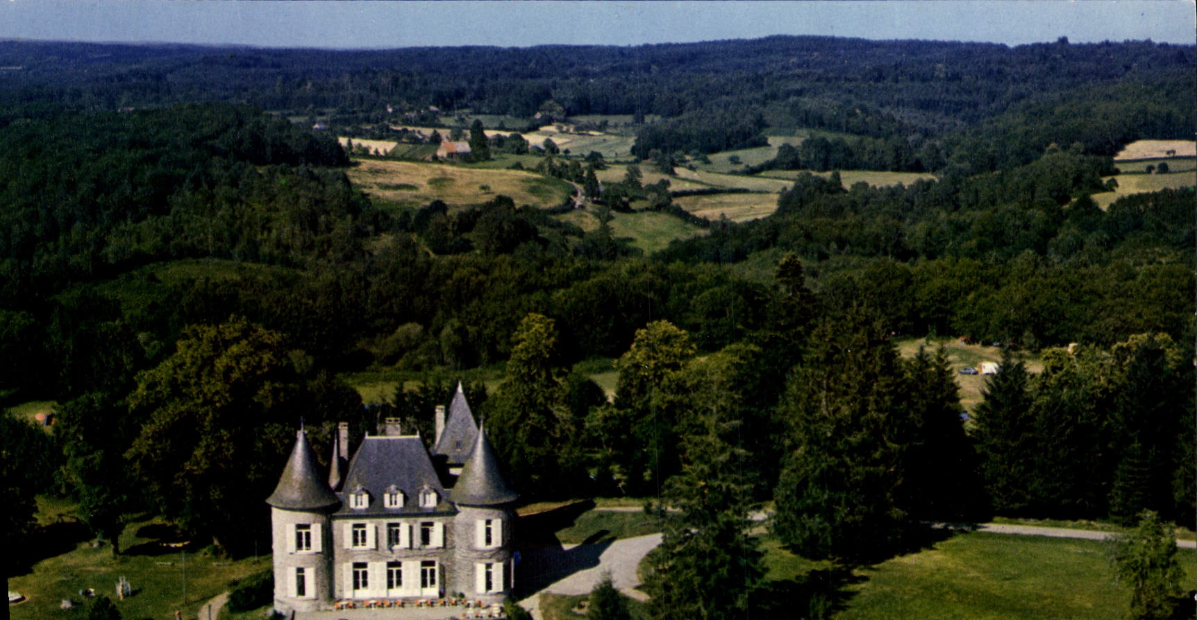 Château de Mialaret — Neuvic, Corrèze — Éditions Réunies