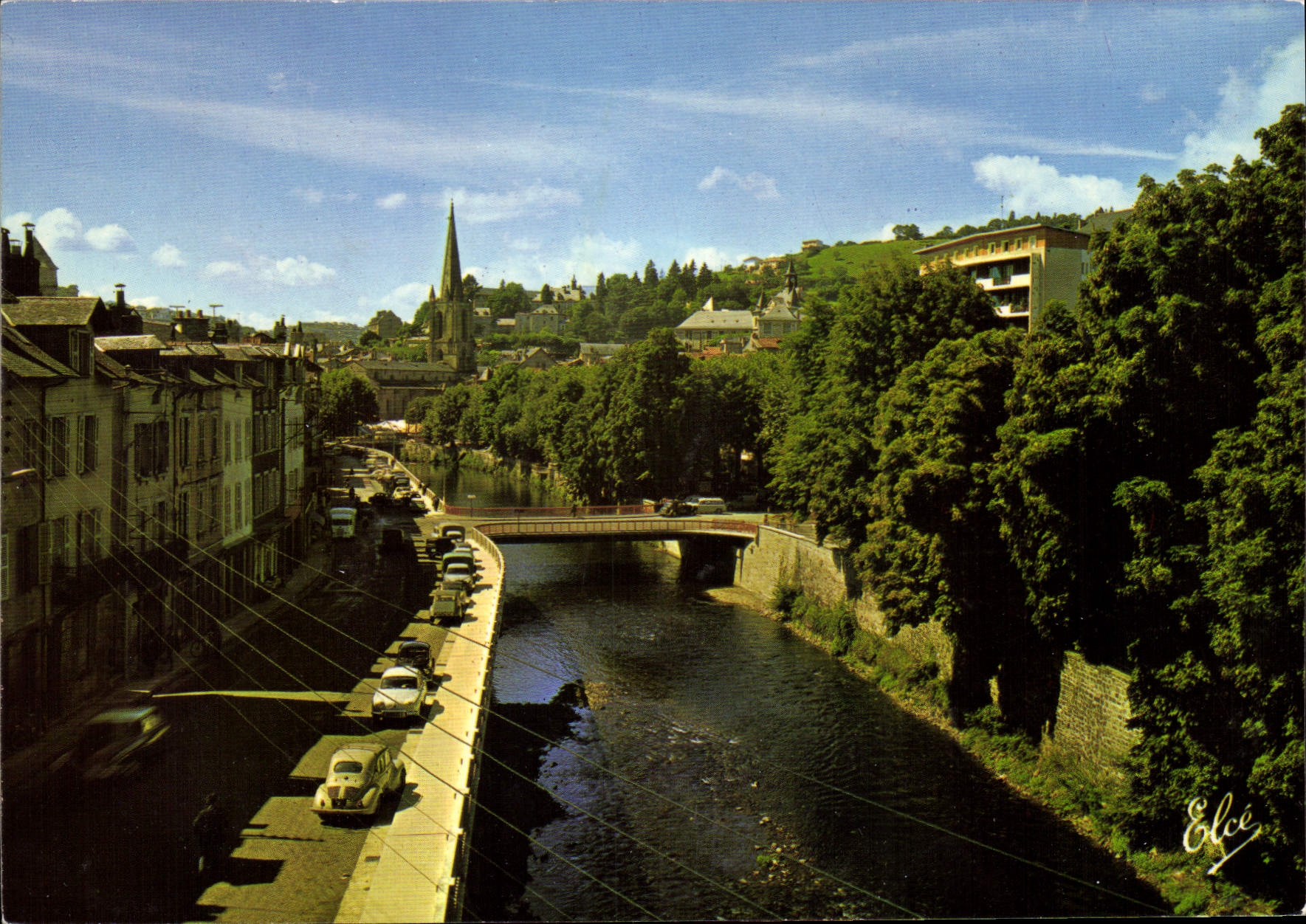Tulle (19) — Le Pont sur la Corrèze, au fond, l'église — Éditeur Elcée, N° 2064