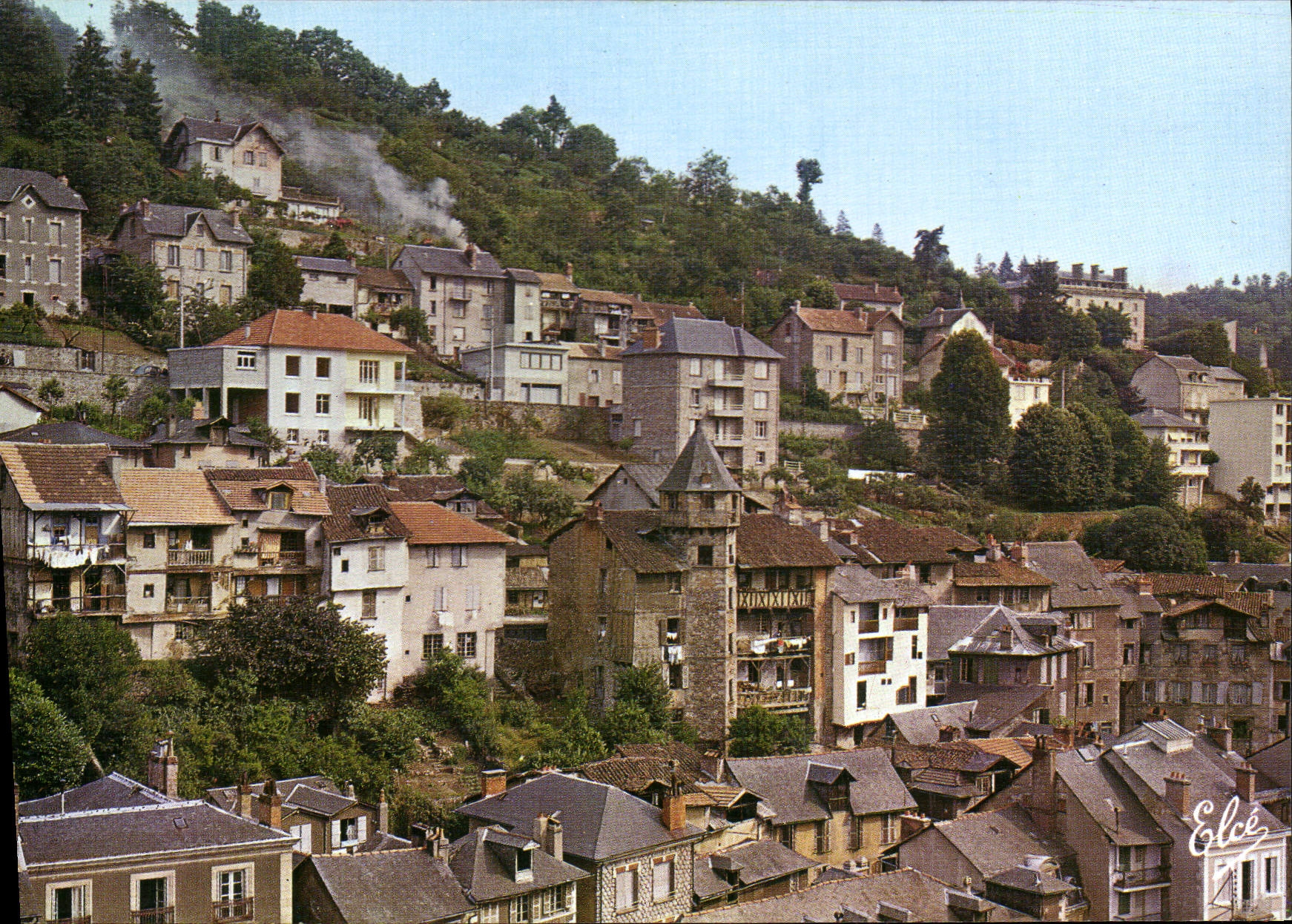 Tulle — Vue Générale. Les vieilles maisons avec une belle tour — Éditeur Elcée, n° 2054