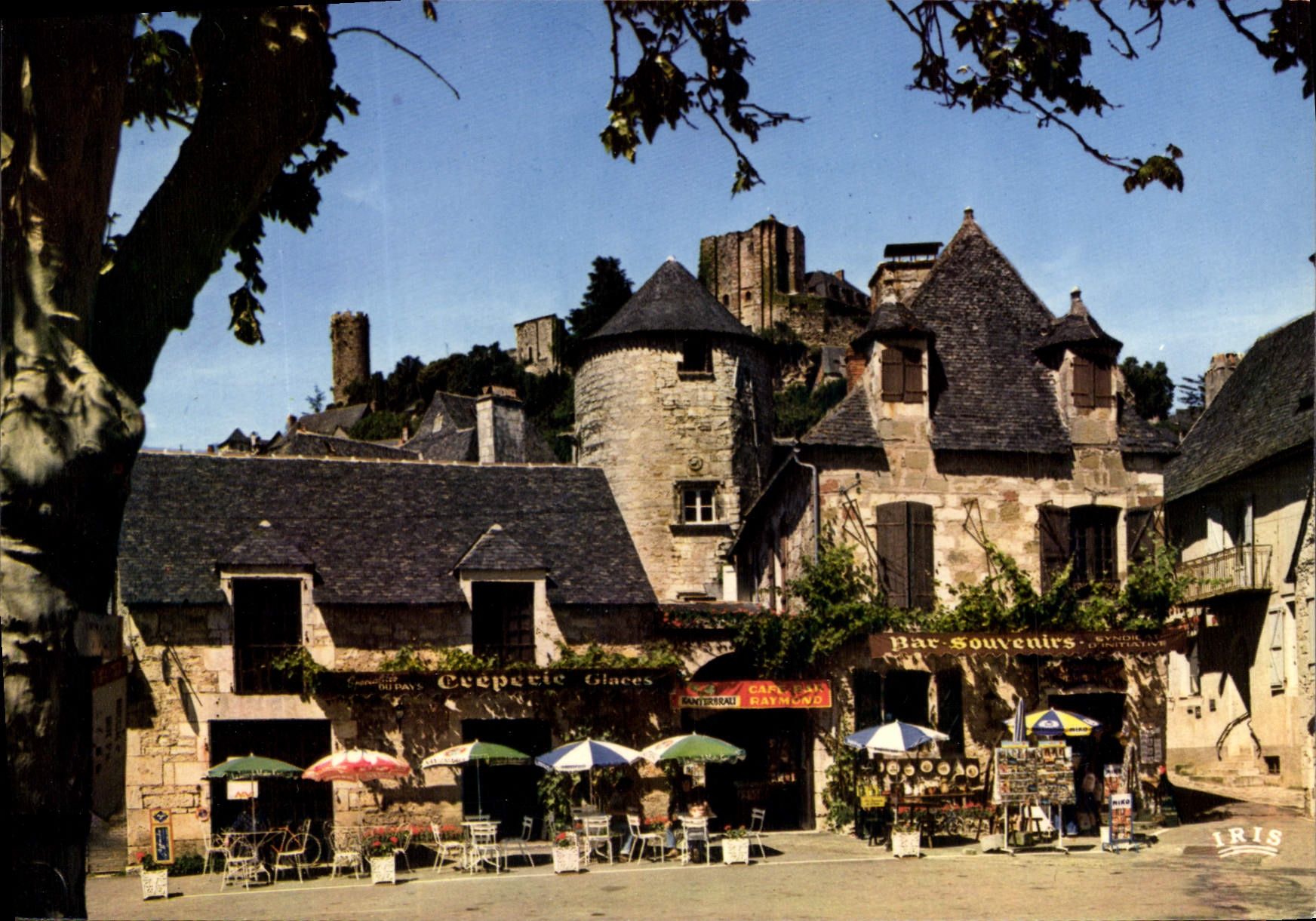 Turenne (Corrèze) — Vieilles maisons et château des Vicomtes (XIIIe-XVe siècles) — IRIS