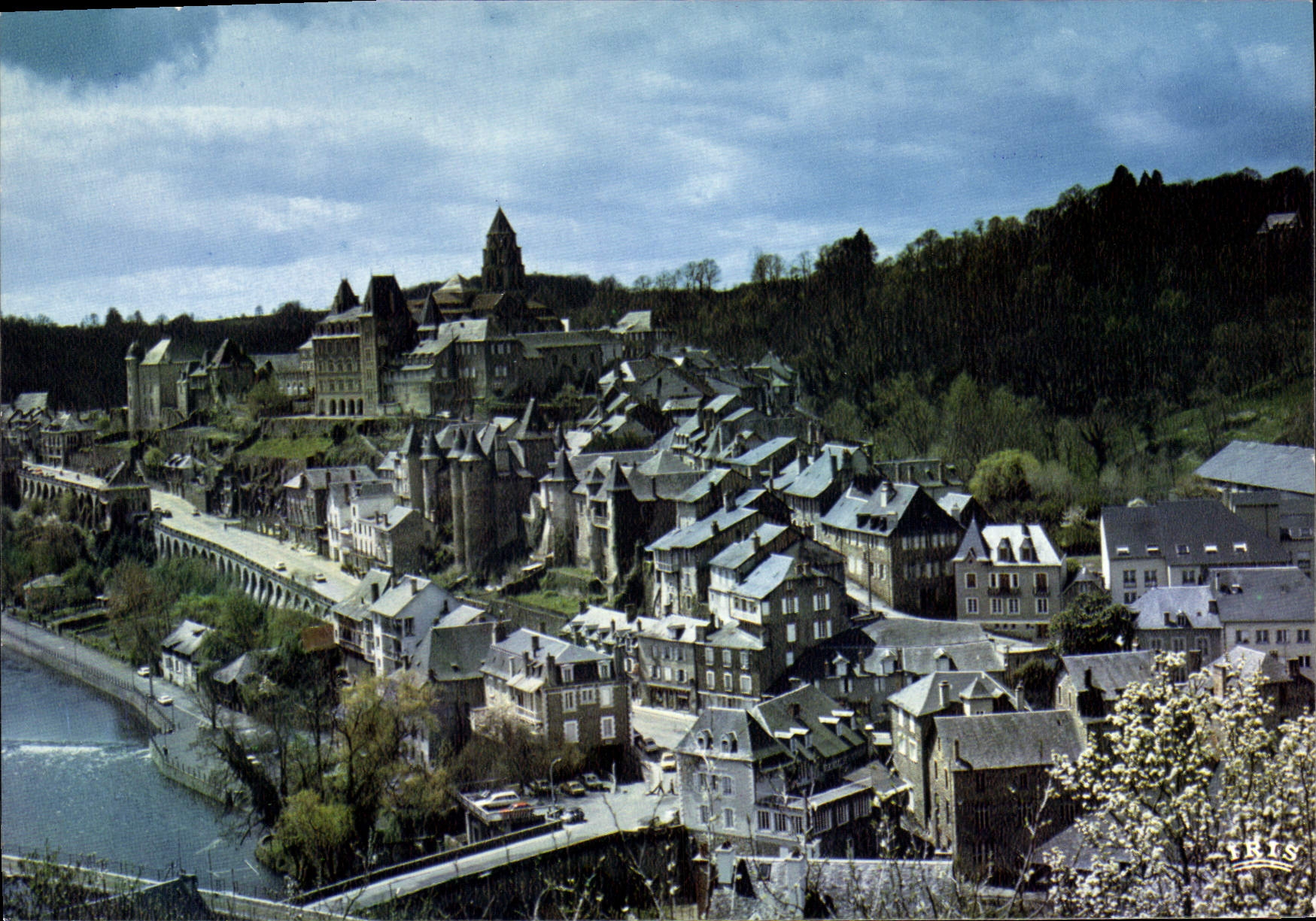 Uzerche (Corrèze) — La Perle du Limousin — IRIS