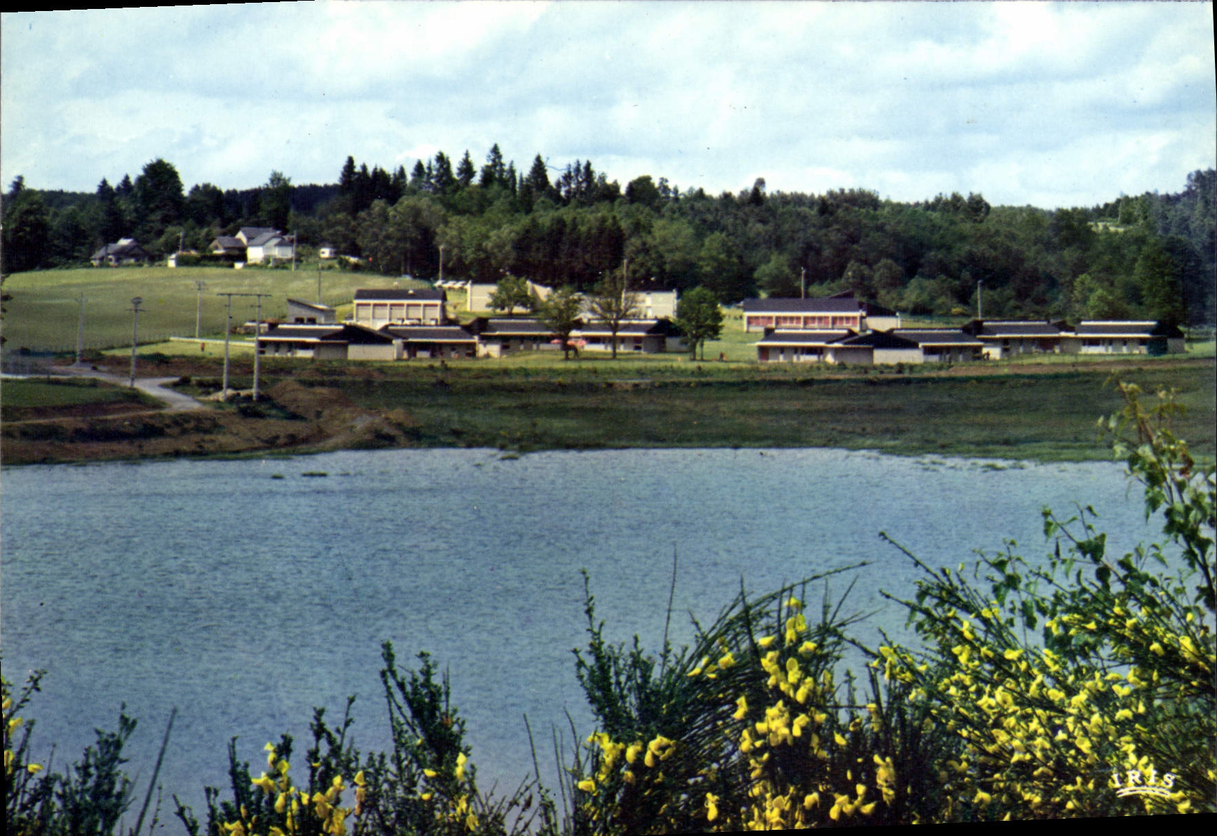 Plan d'eau et Institut Médico-Educatif de Sornac — Corrèze — éditeur IRIS
